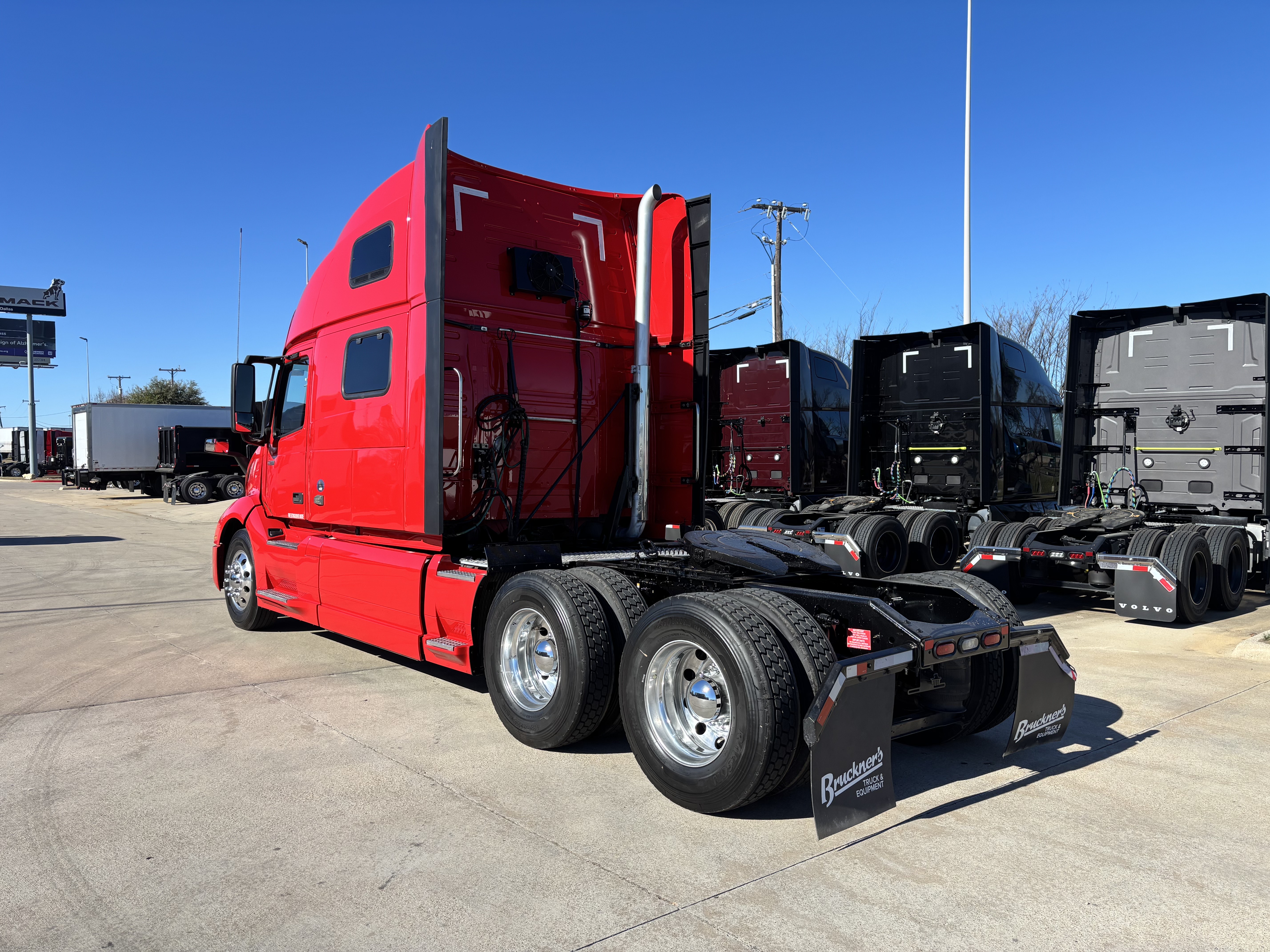 2021 Volvo - image 7