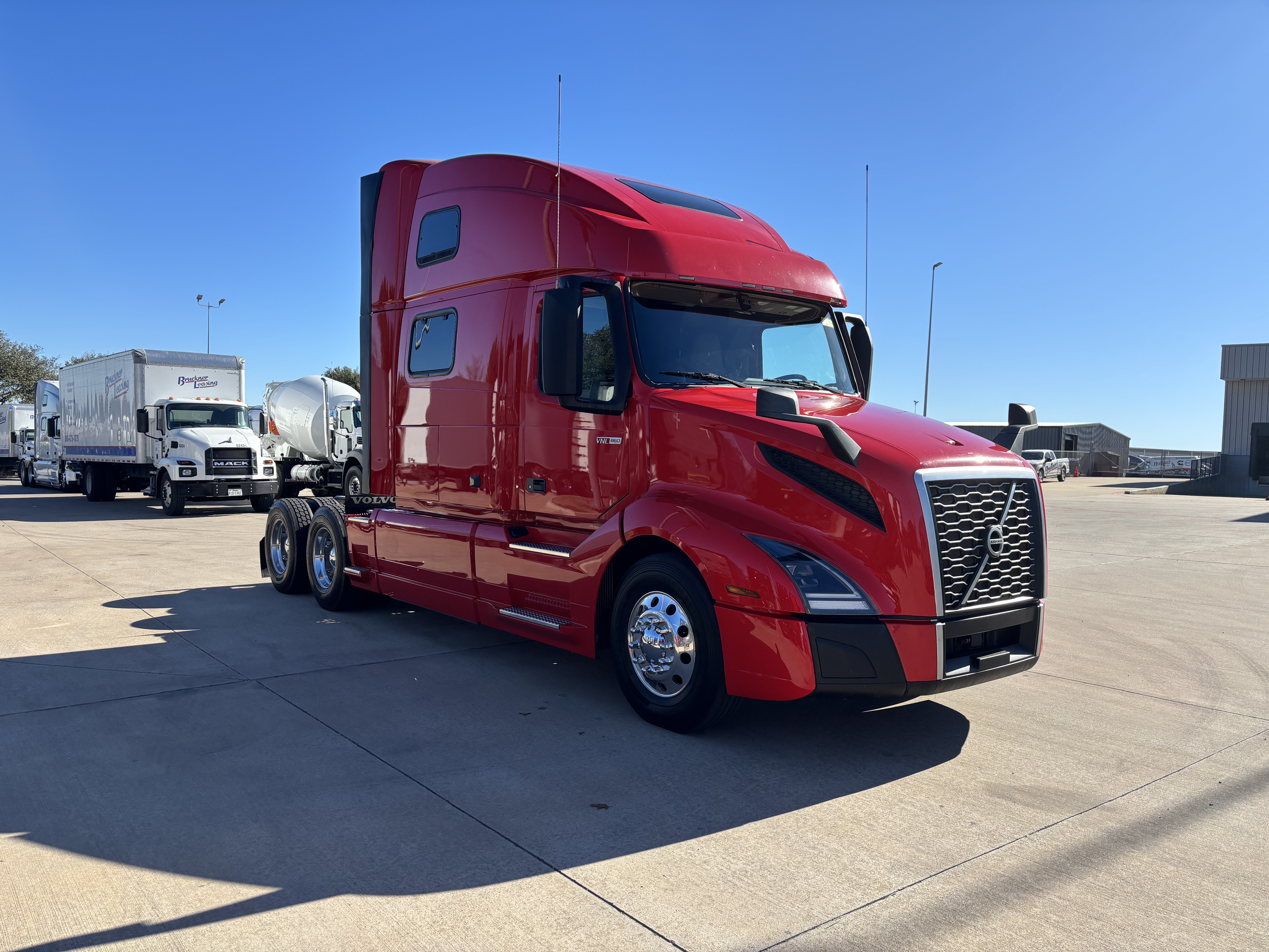 2021 Volvo - image 3