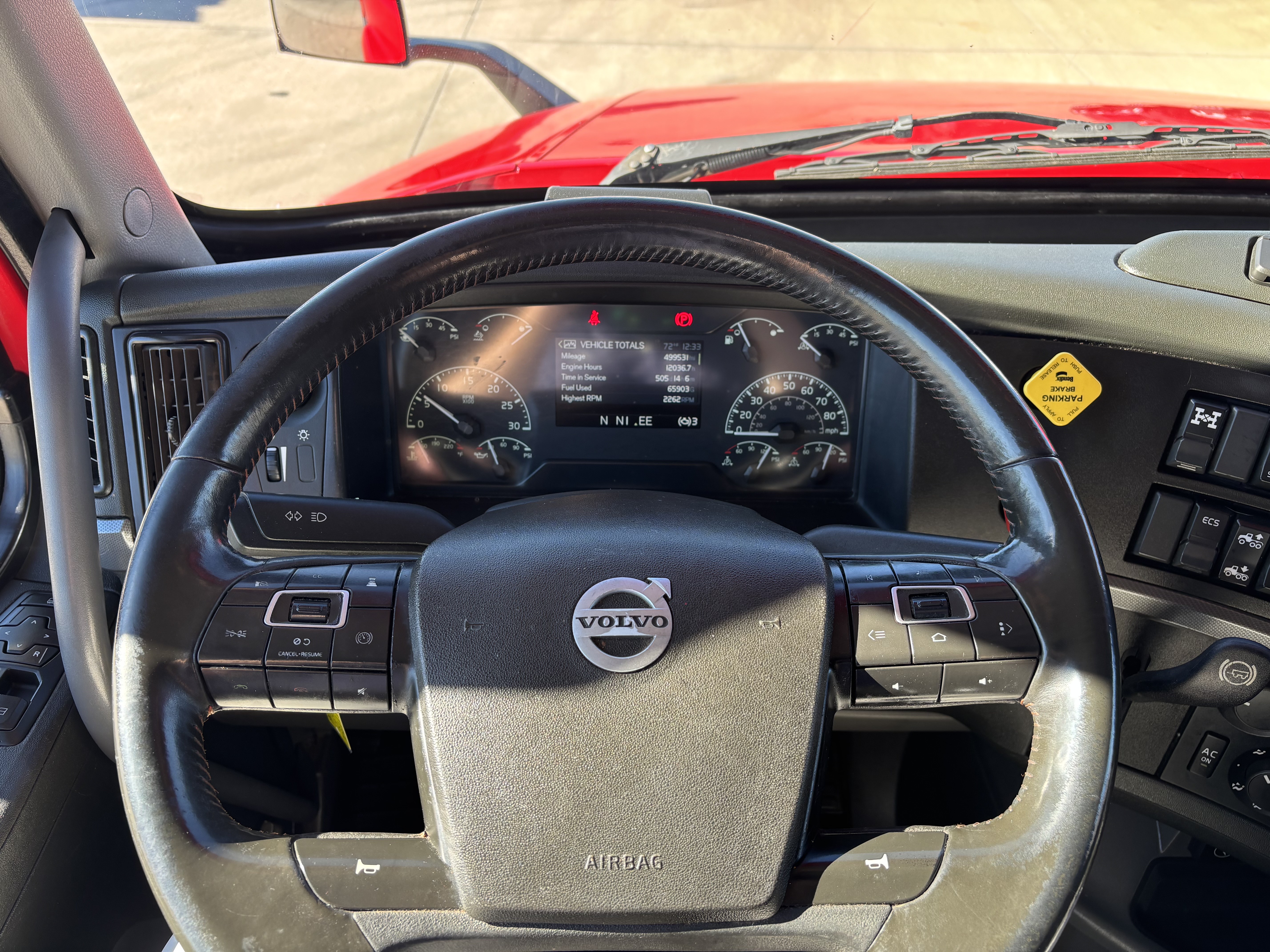 2021 Volvo - image 33