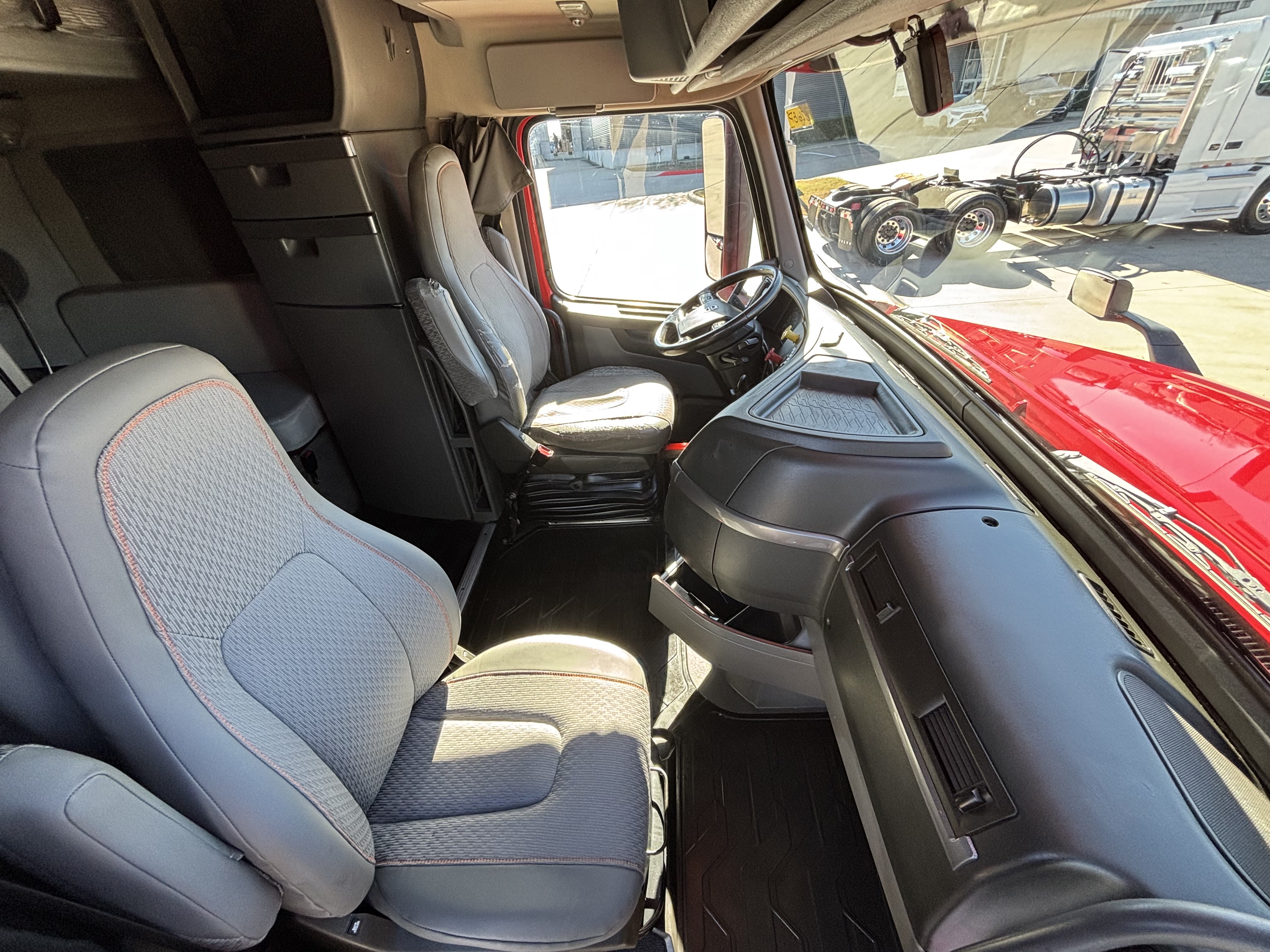 2021 Volvo - image 19