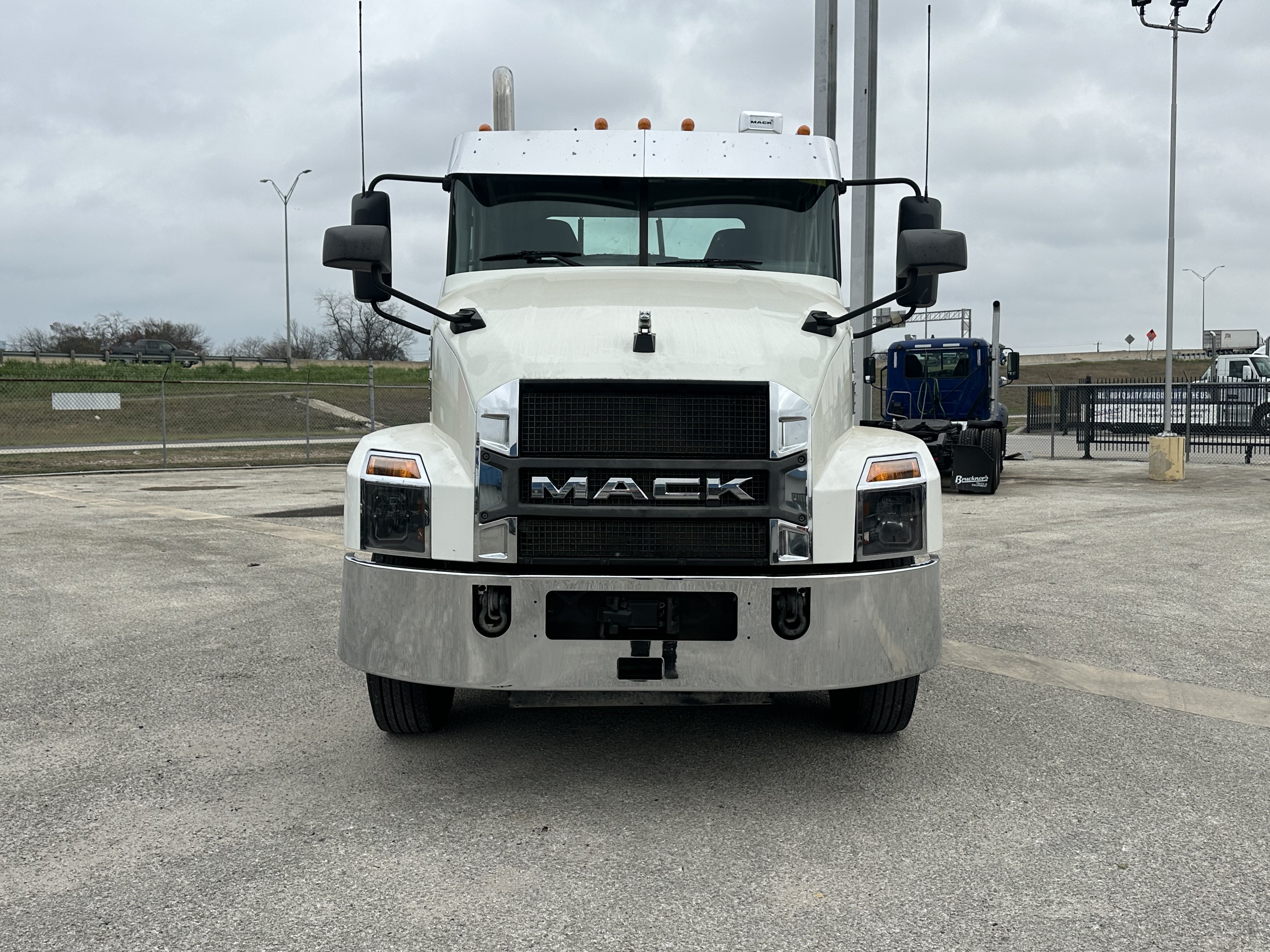 2020 Mack - image 3