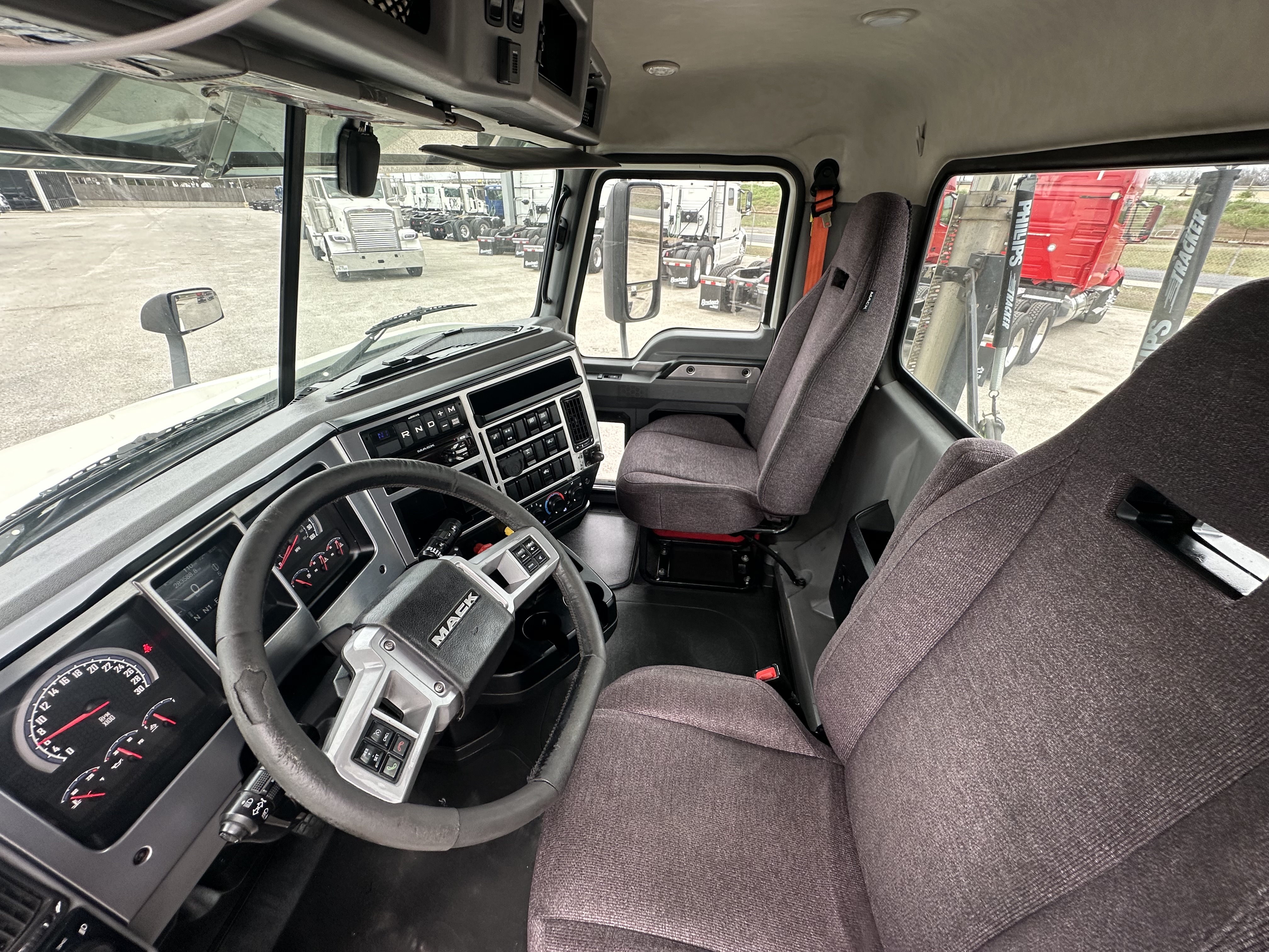 2020 Mack - image 11