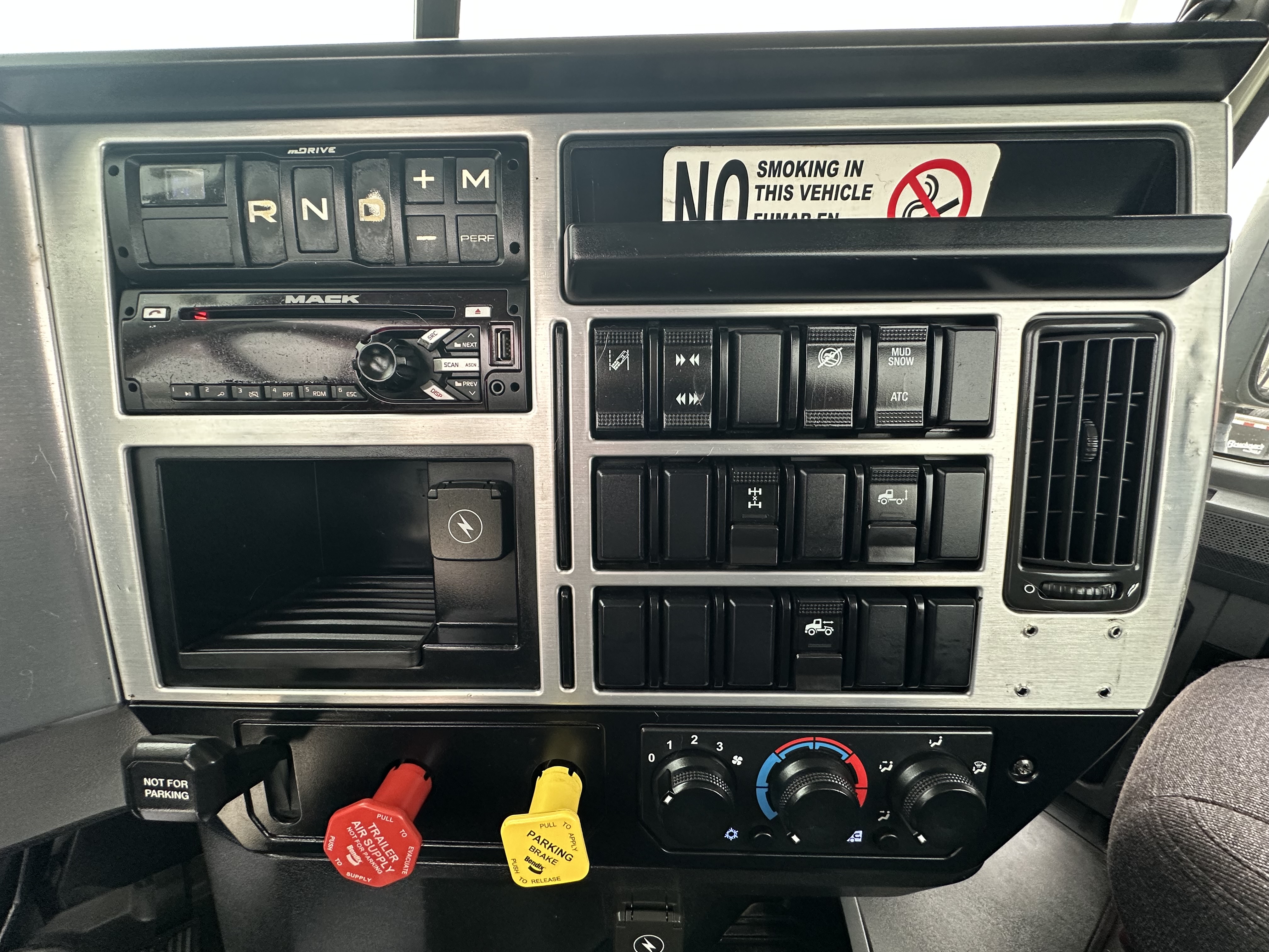 2020 Mack - image 11