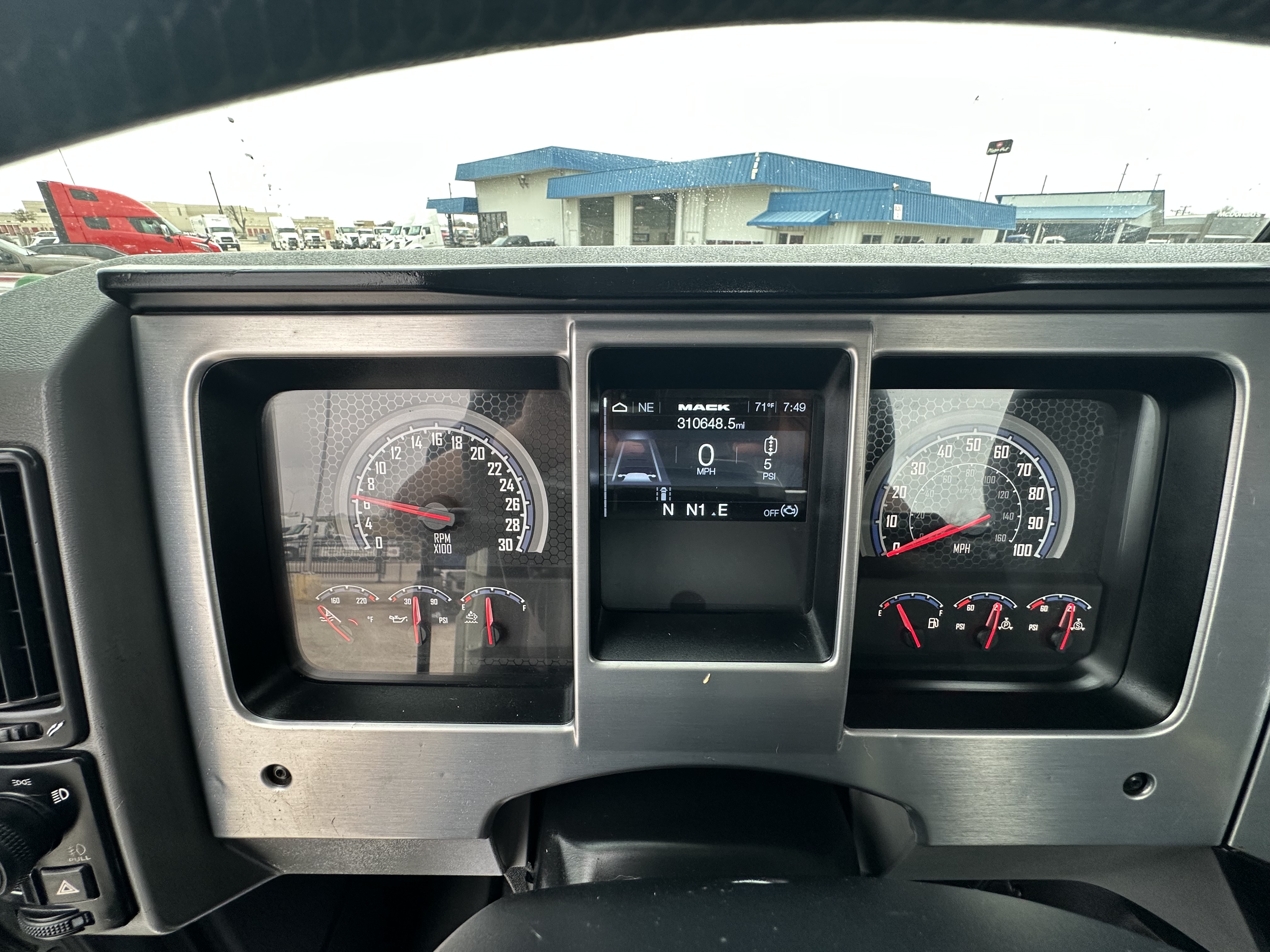 2020 Mack - image 10