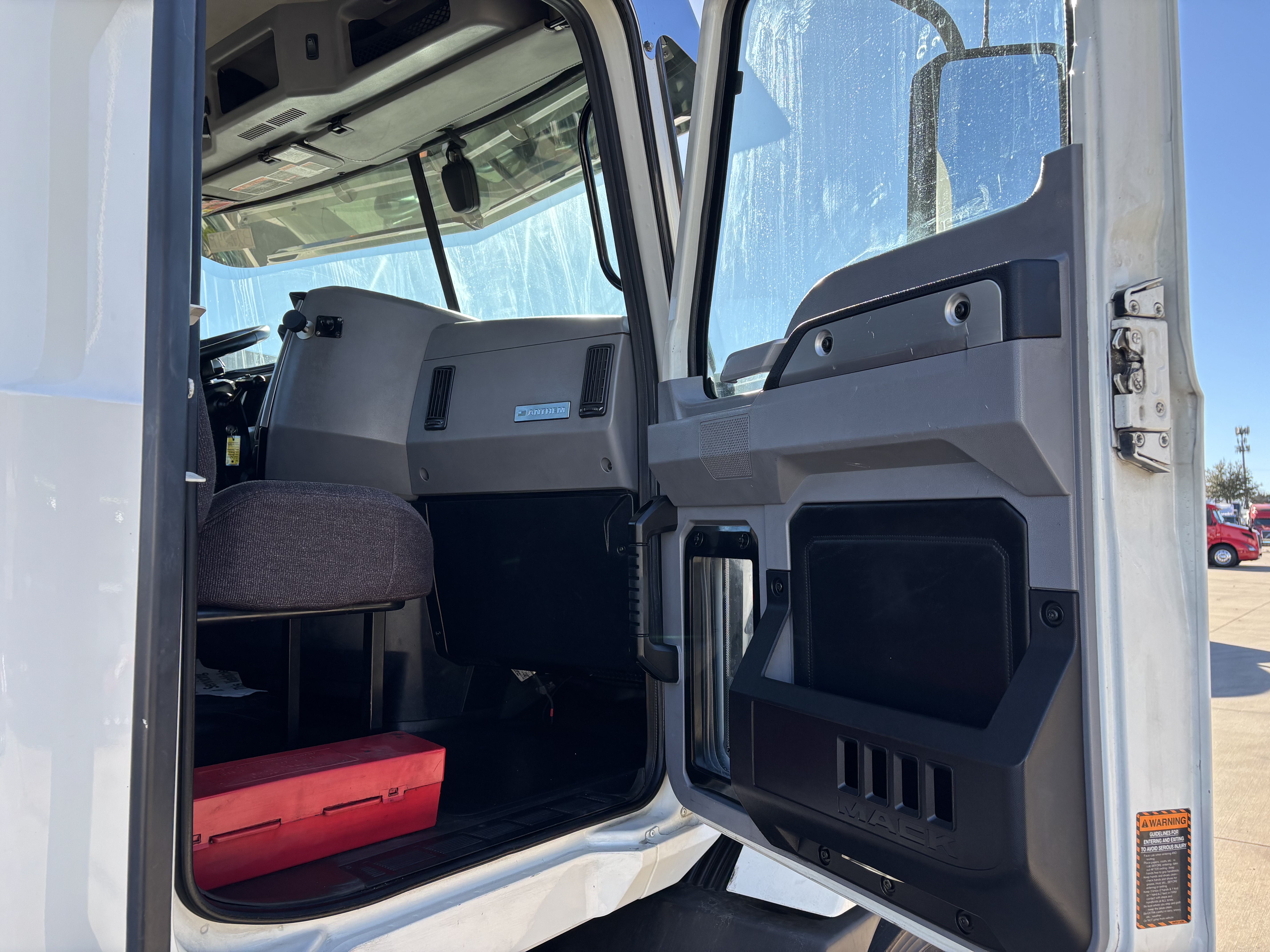 2020 Mack - image 18