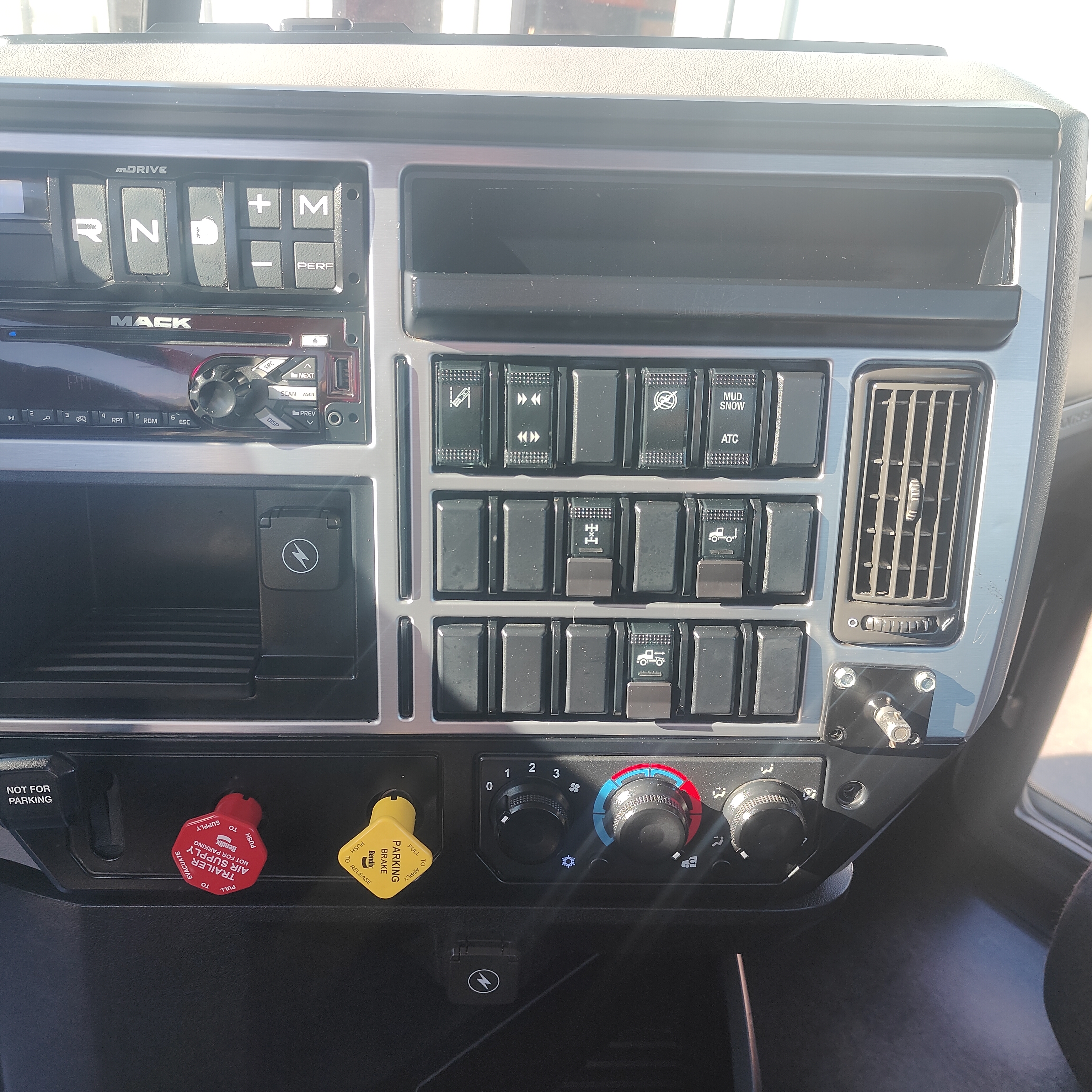 2020 Mack - image 14