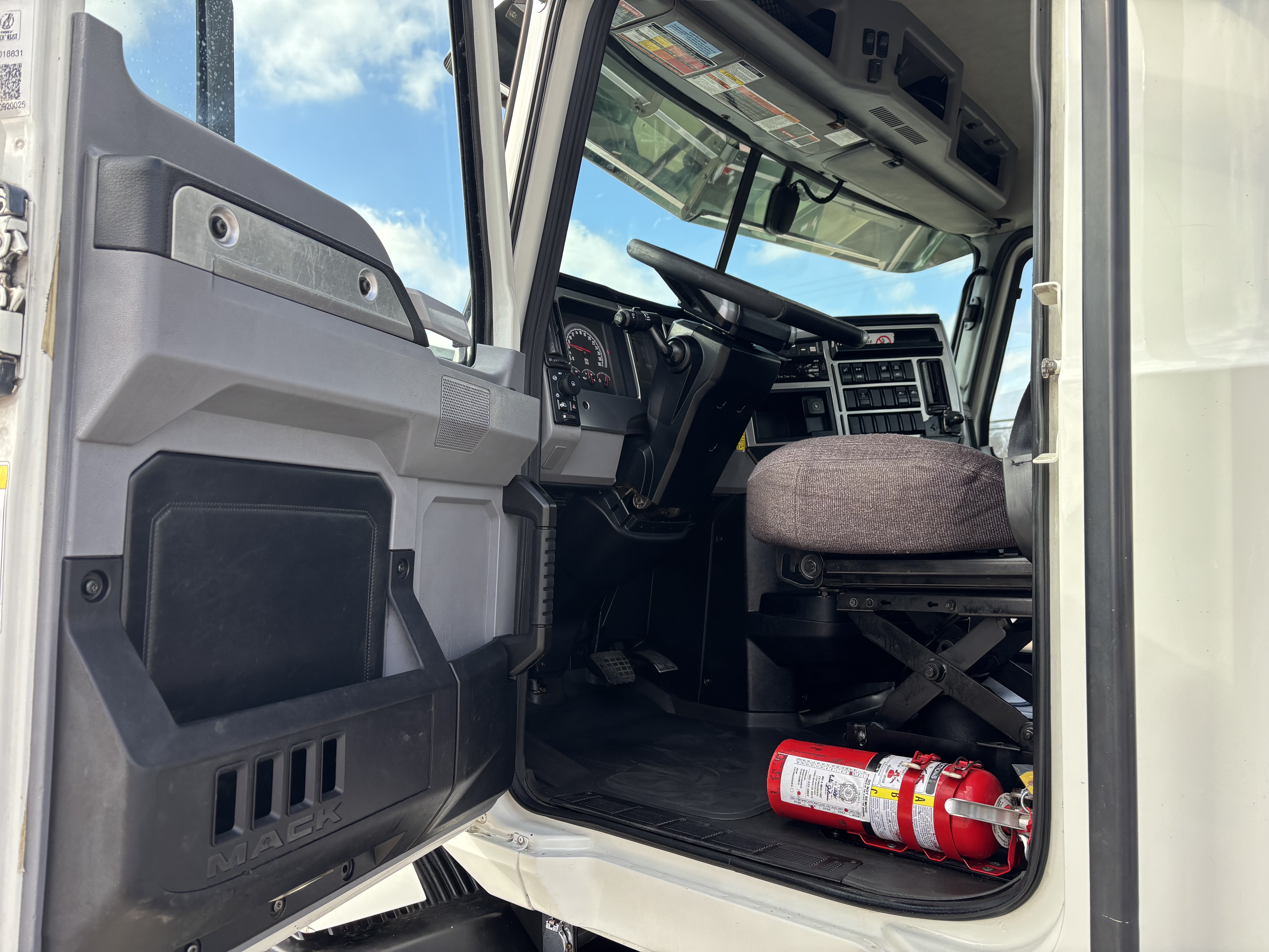 2020 Mack - image 20