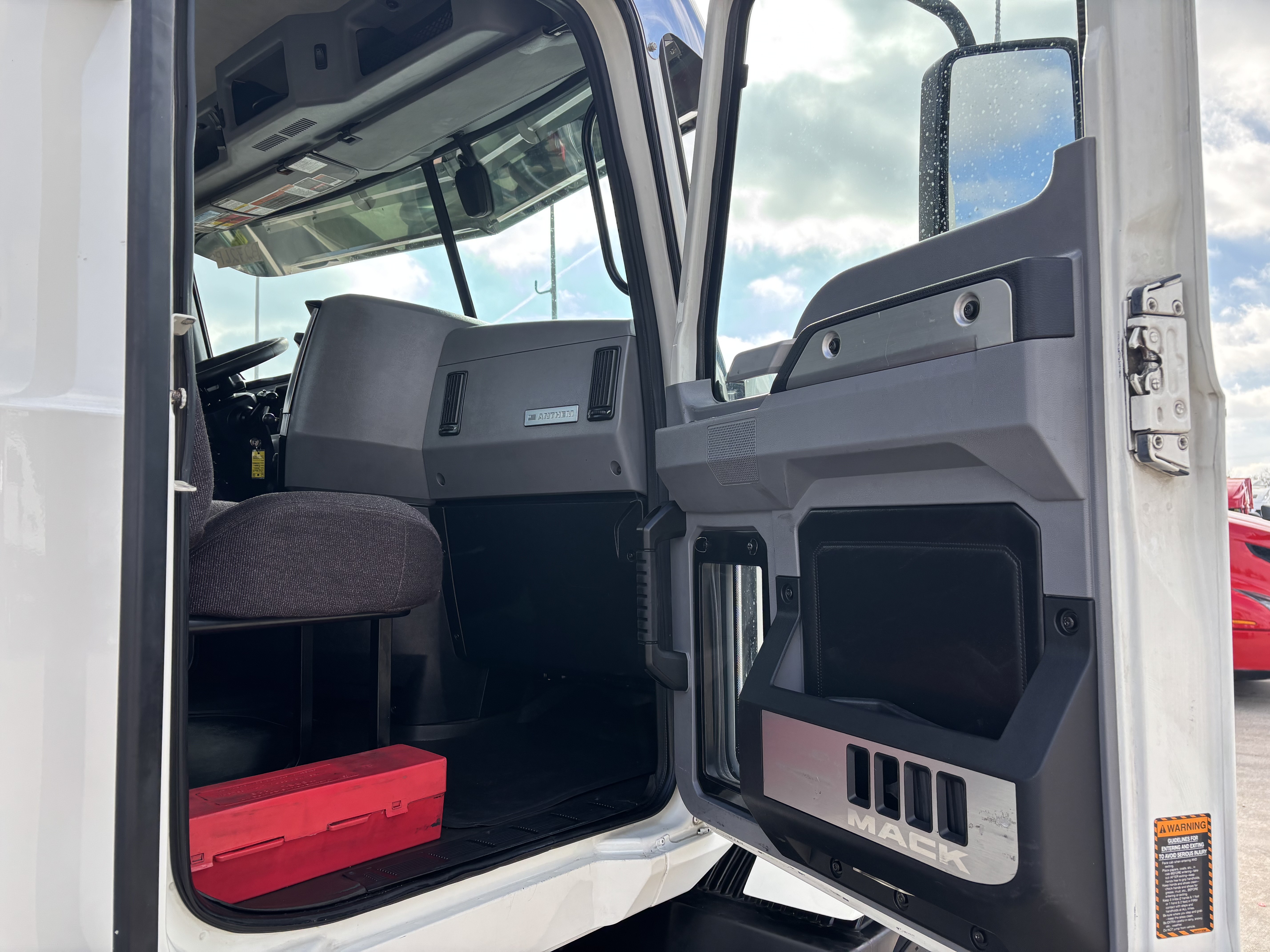 2020 Mack - image 18