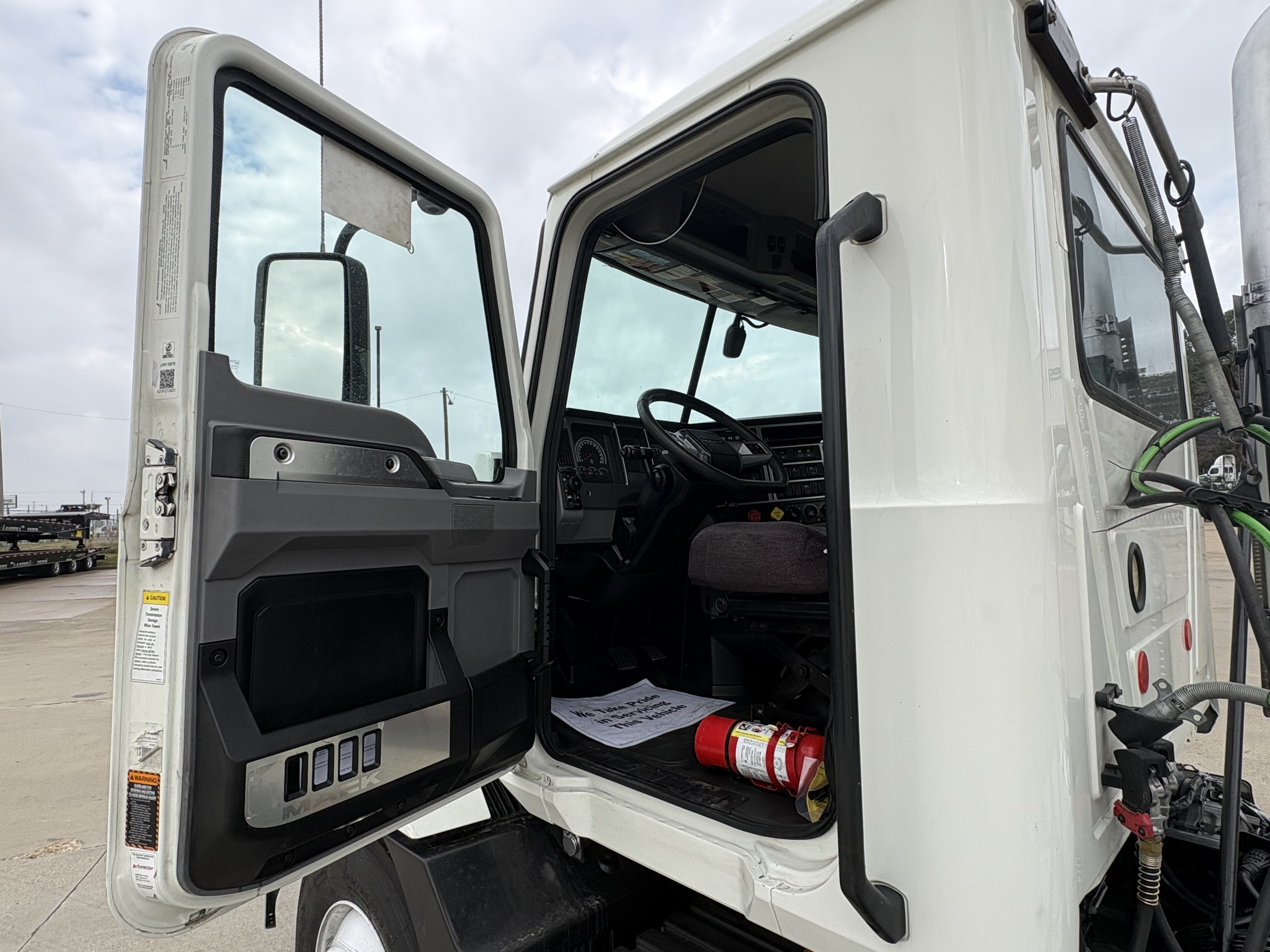 2020 Mack - image 10