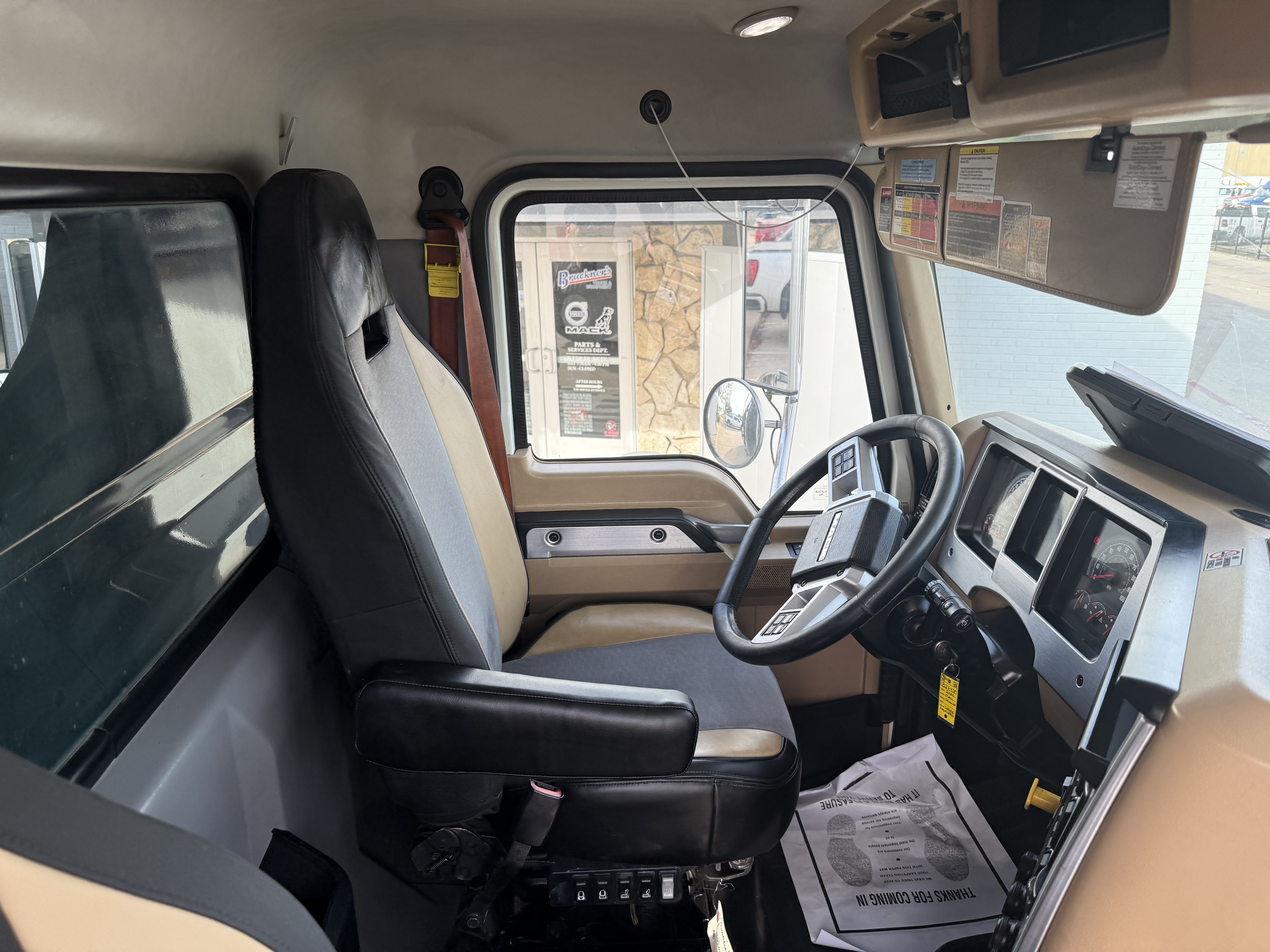 2020 Mack - image 13