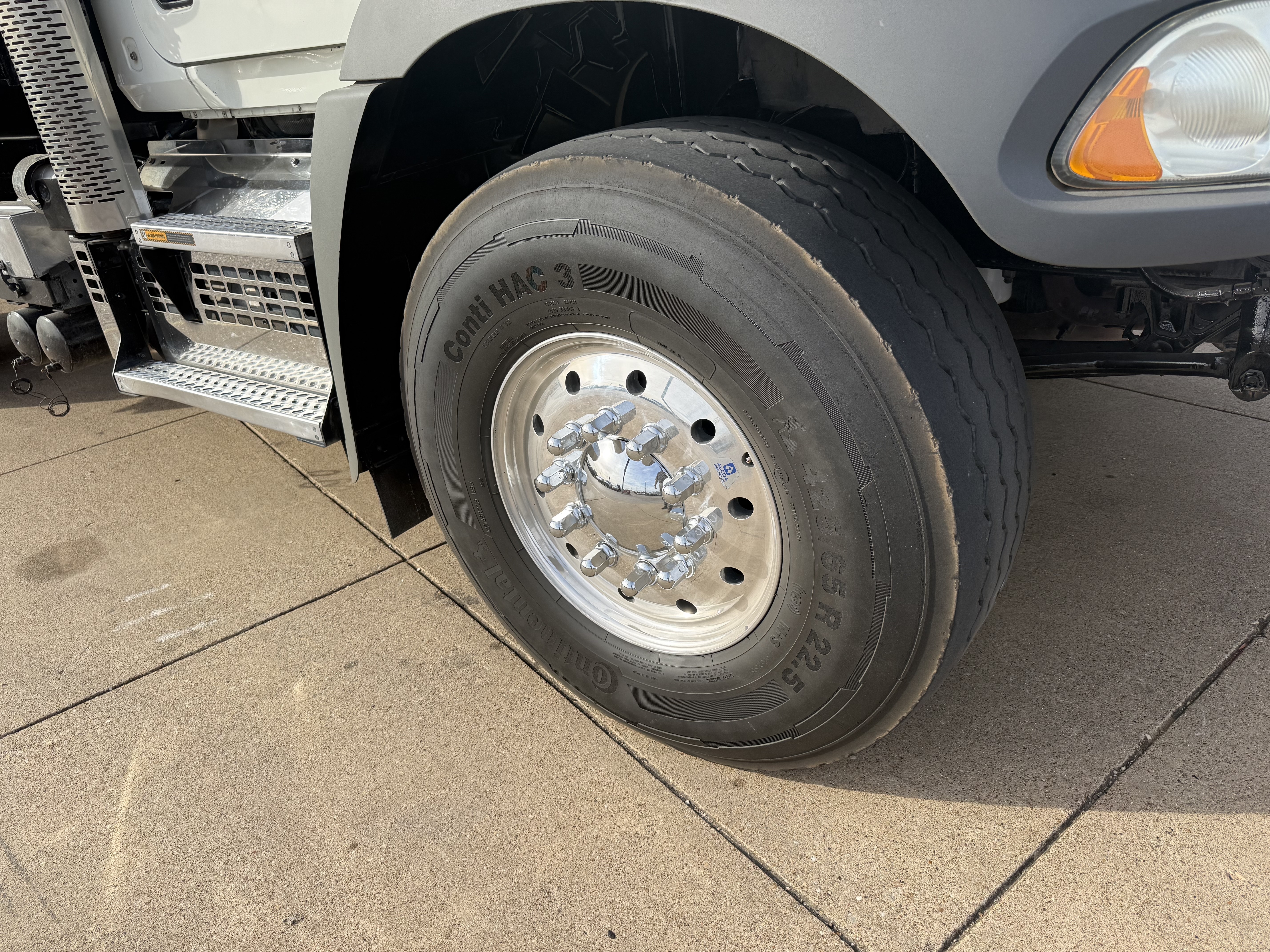 2020 Mack - image 21