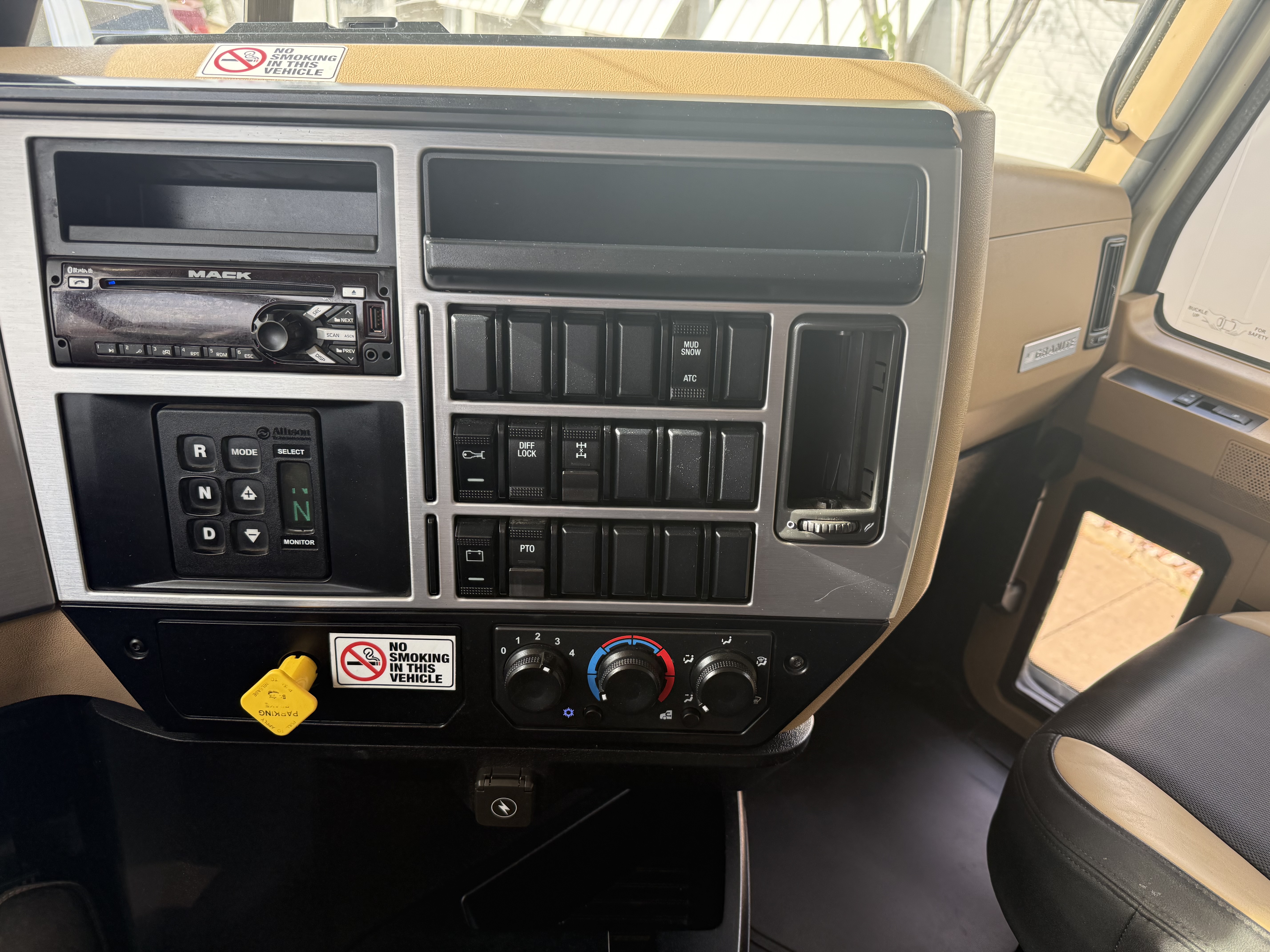 2020 Mack - image 15