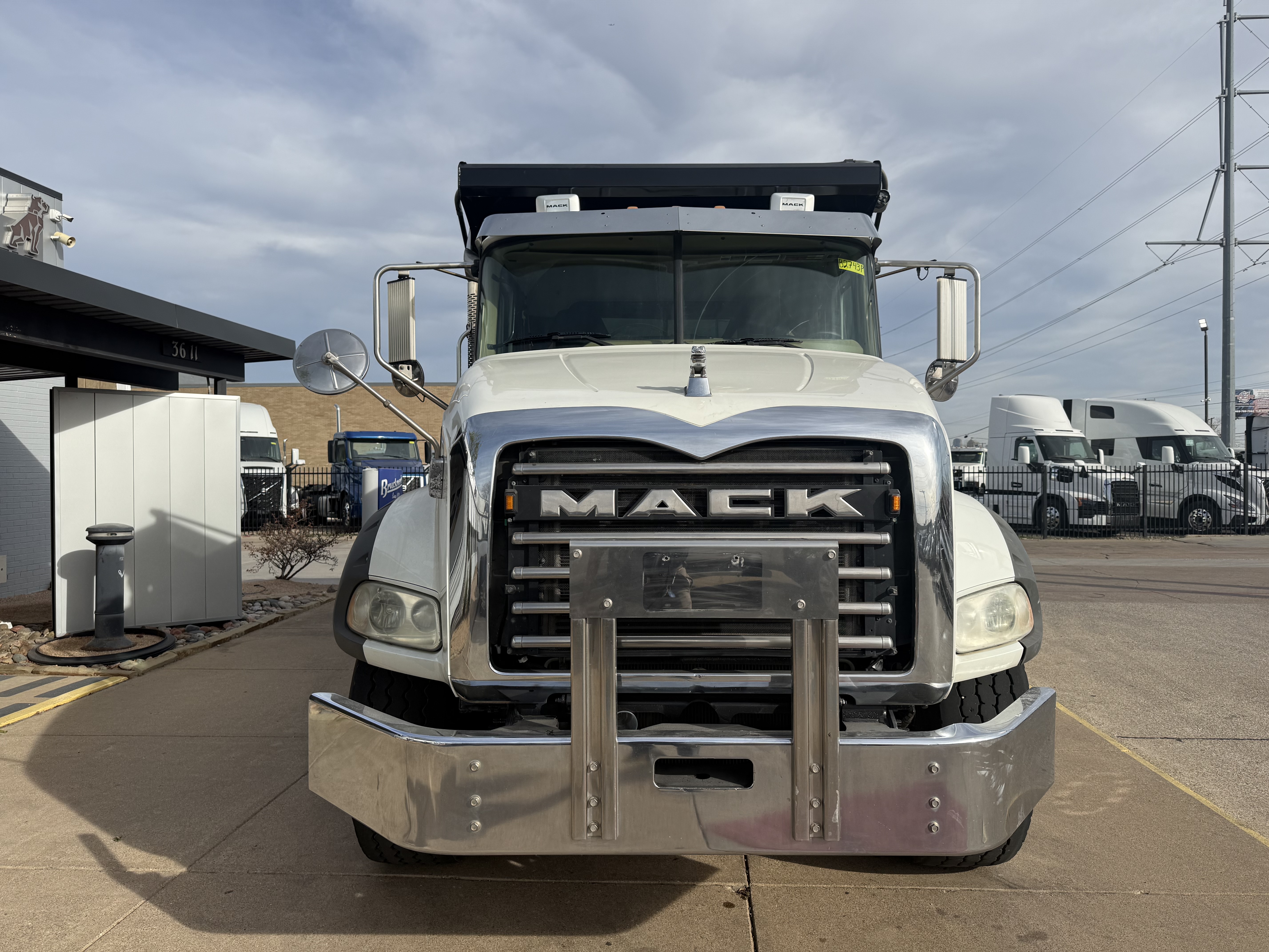 2020 Mack - image 2