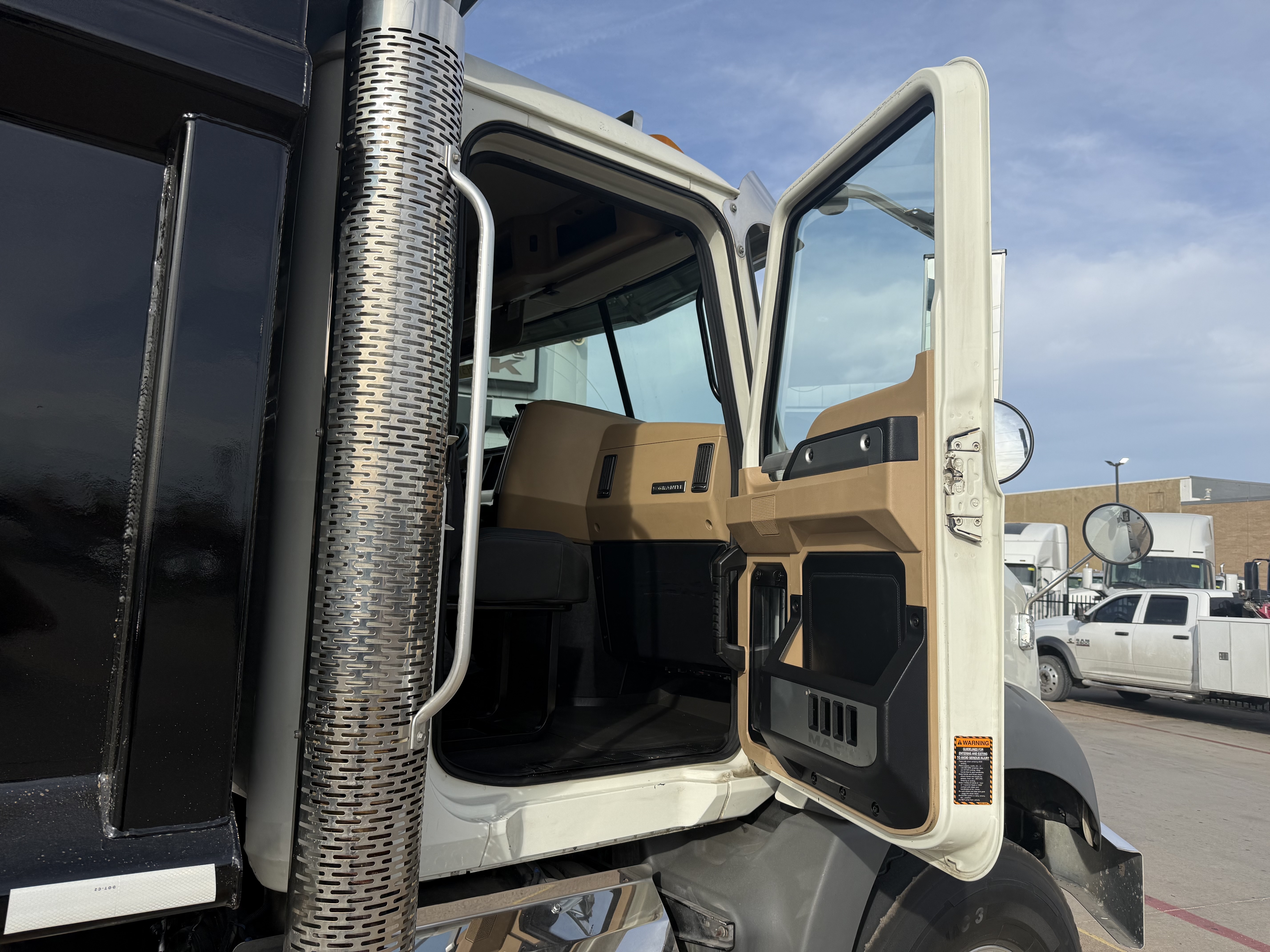 2020 Mack - image 19