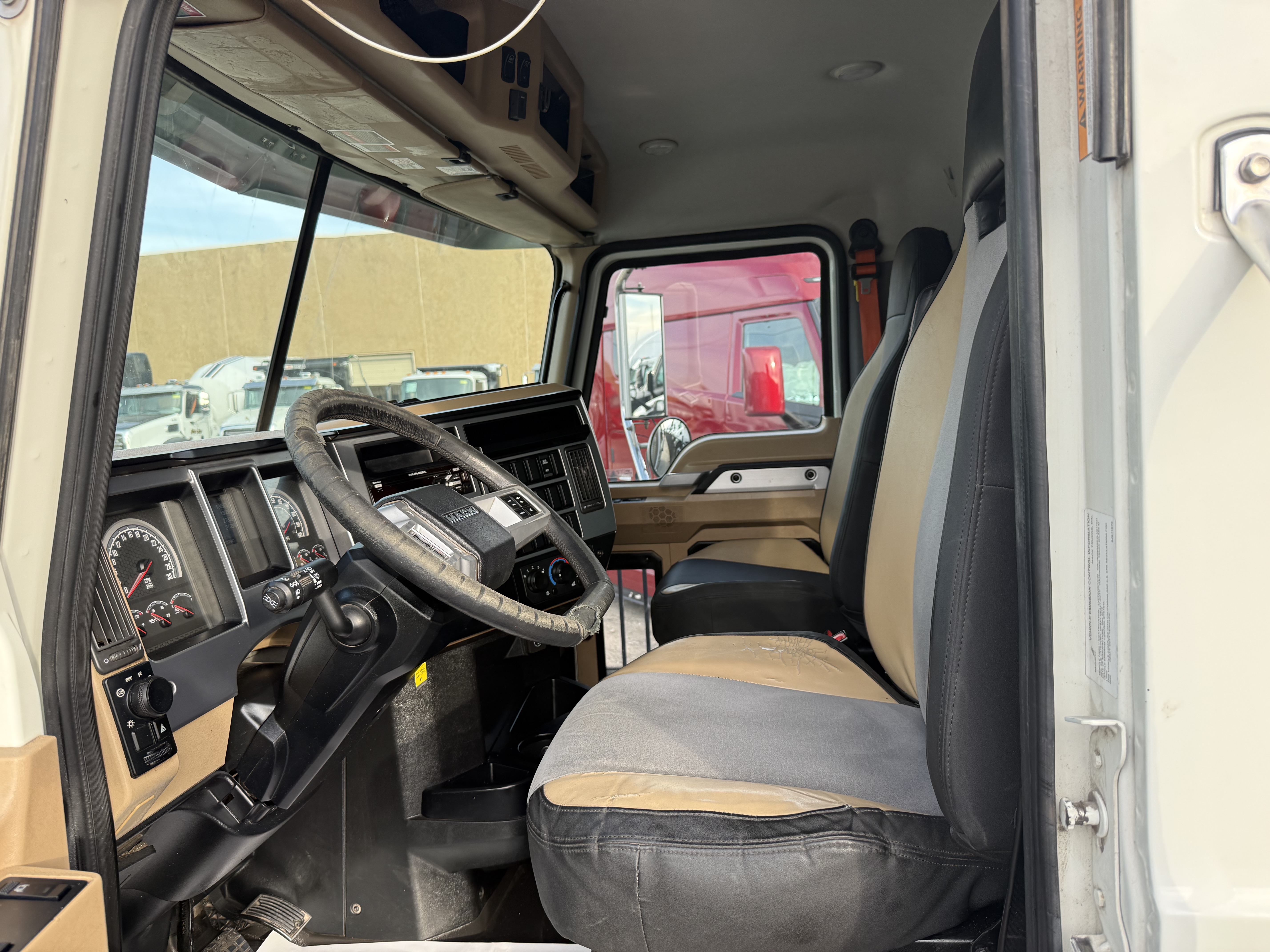 2020 Mack - image 11