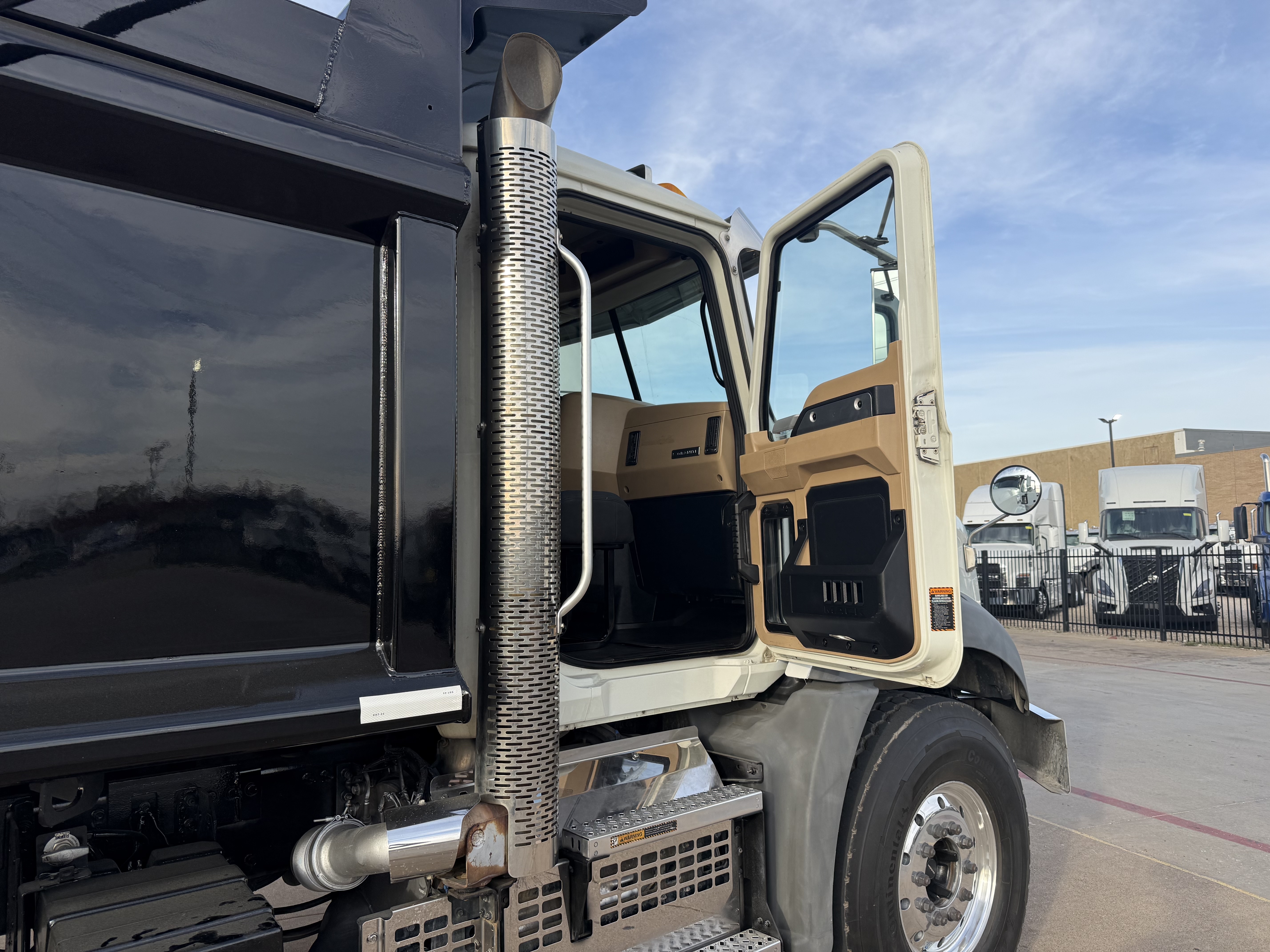 2020 Mack - image 17