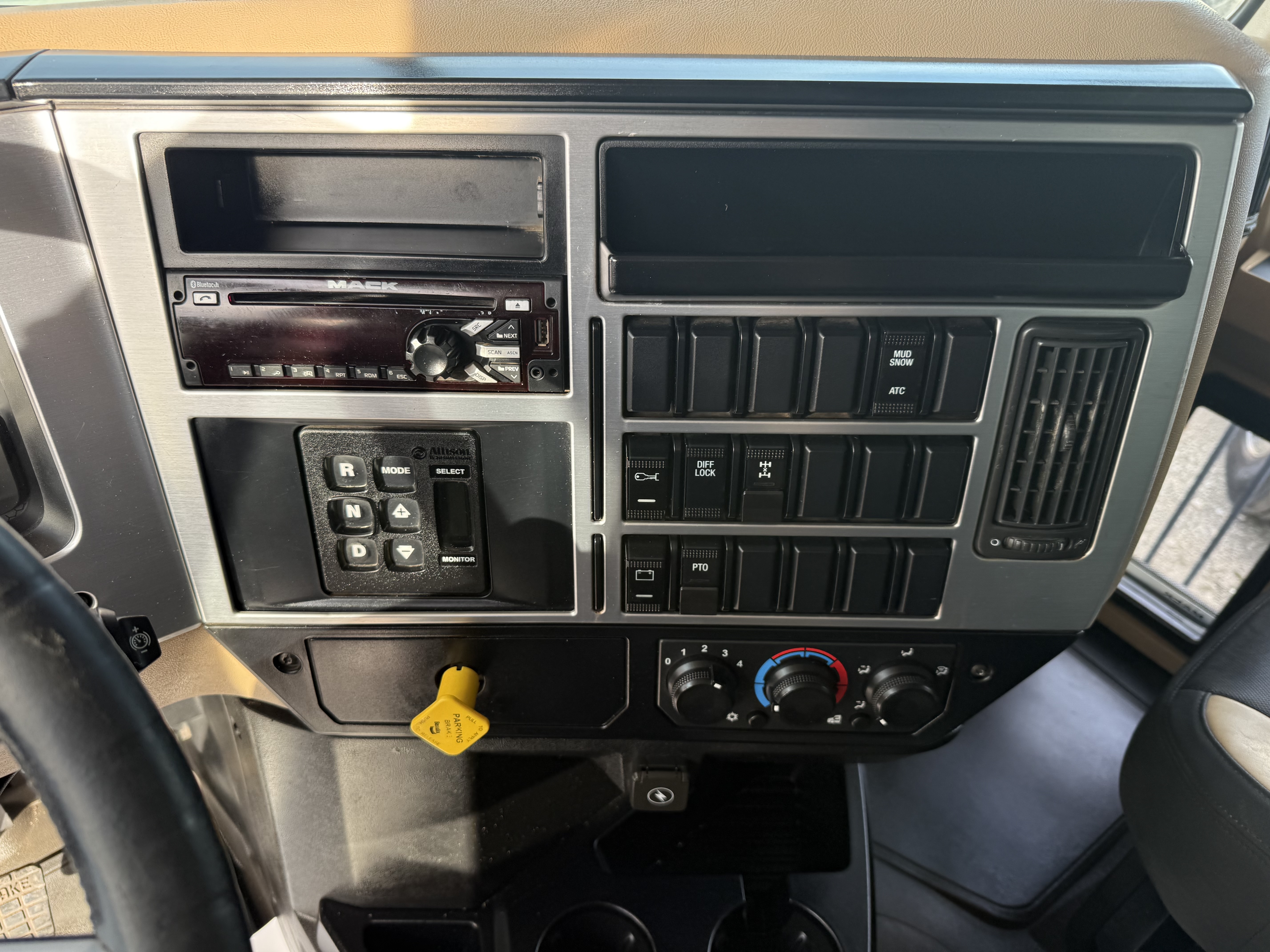 2020 Mack - image 13