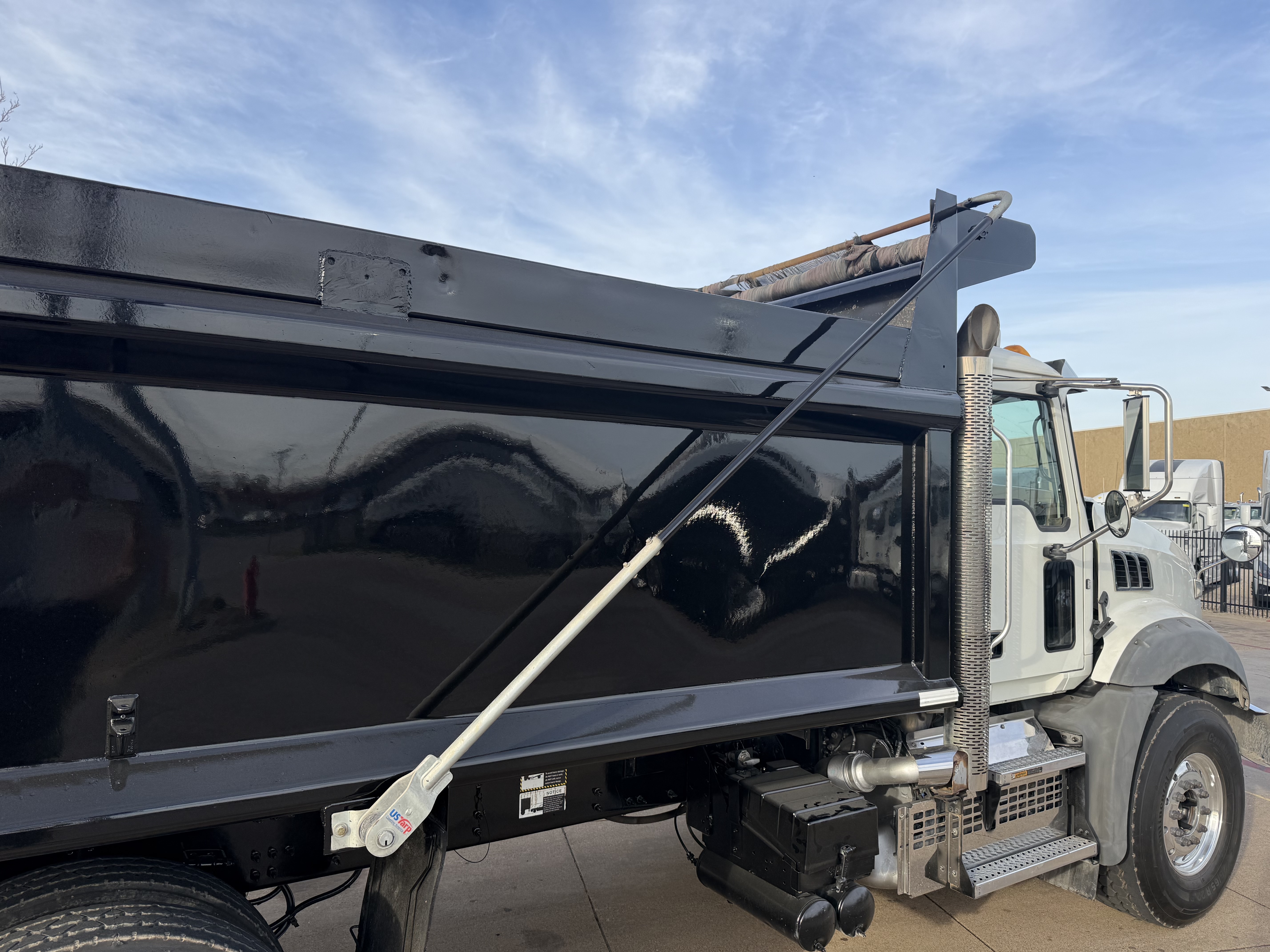 2020 Mack - image 20