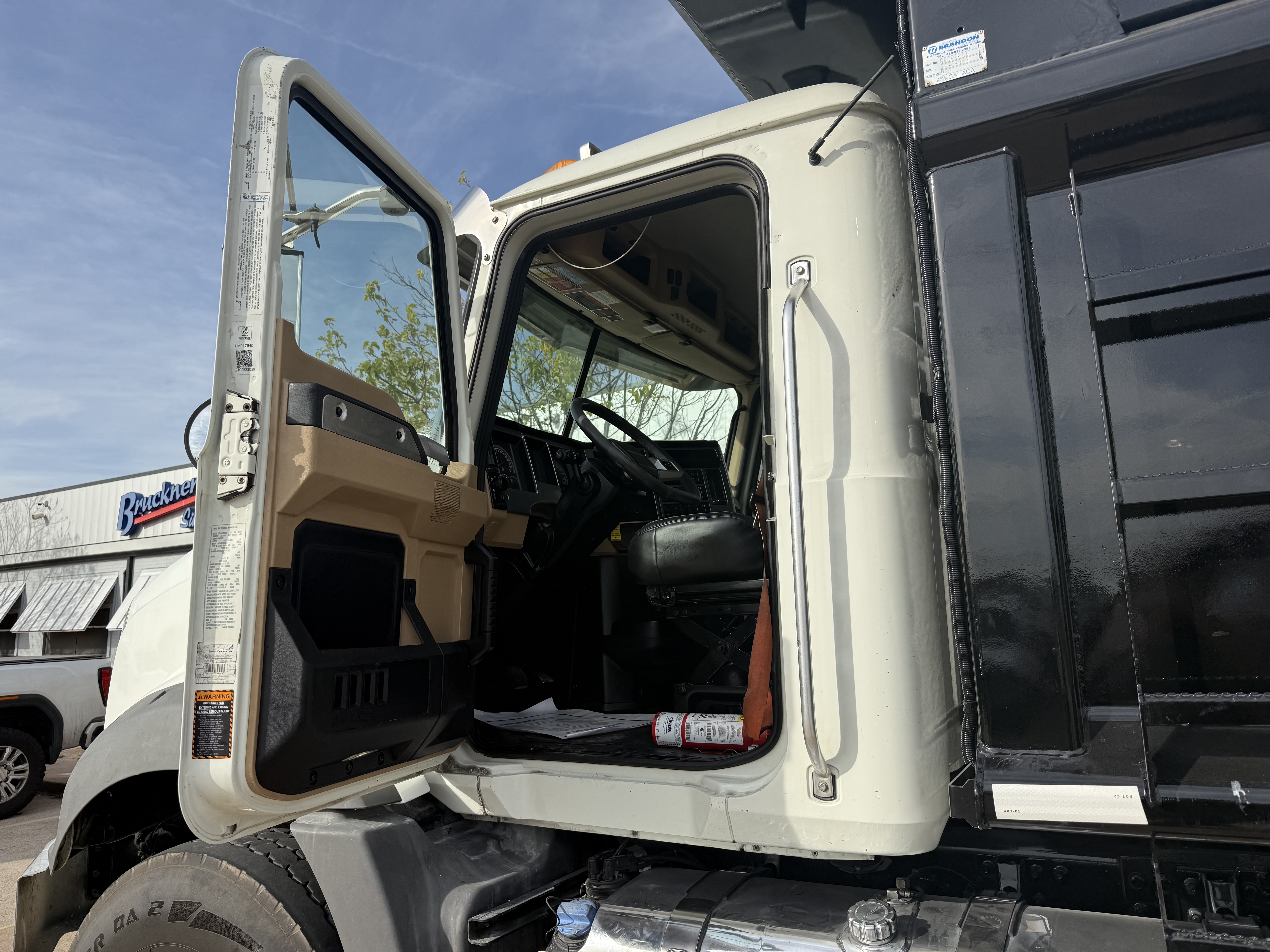 2020 Mack - image 10