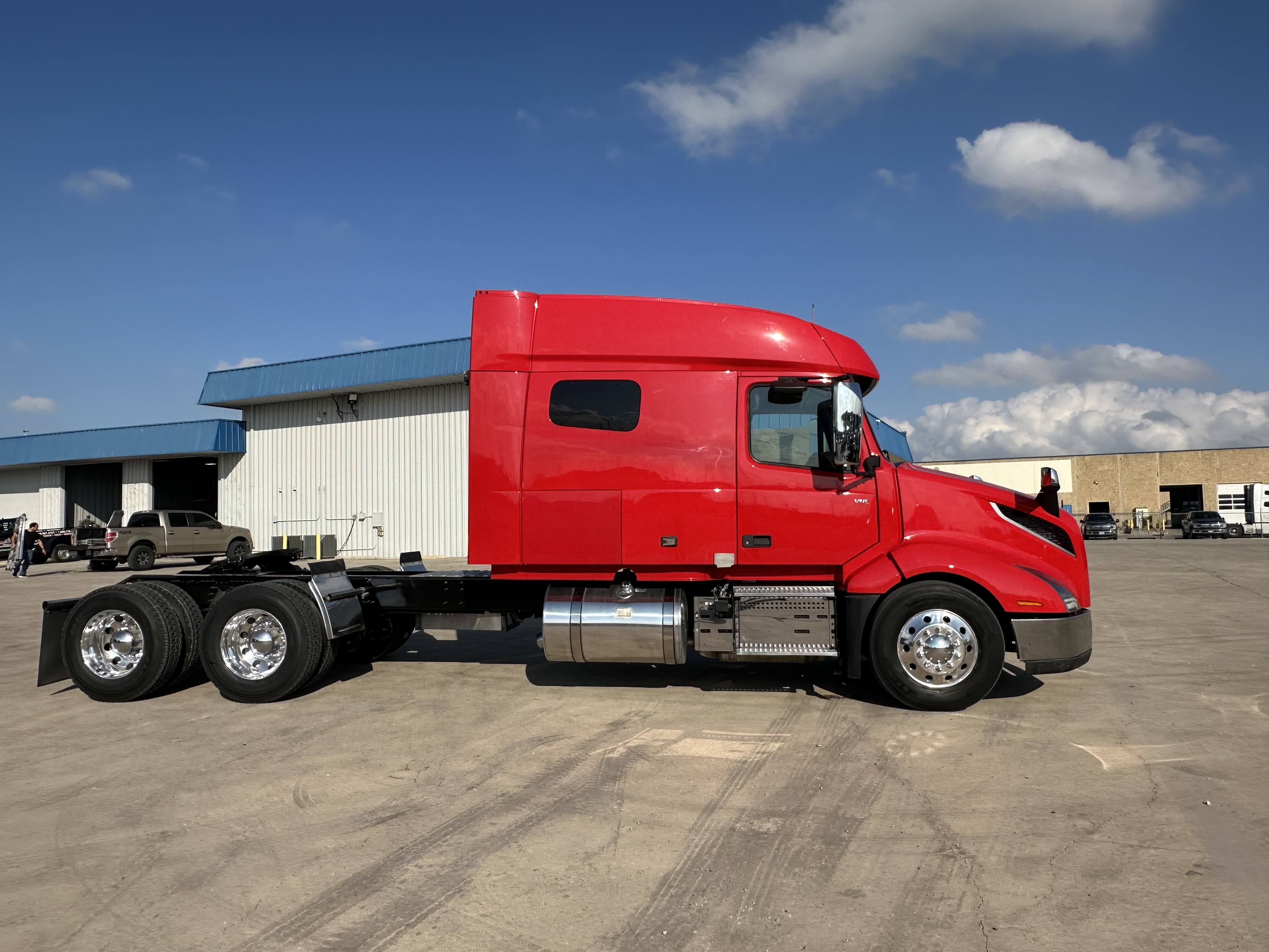 2021 Volvo - image 4