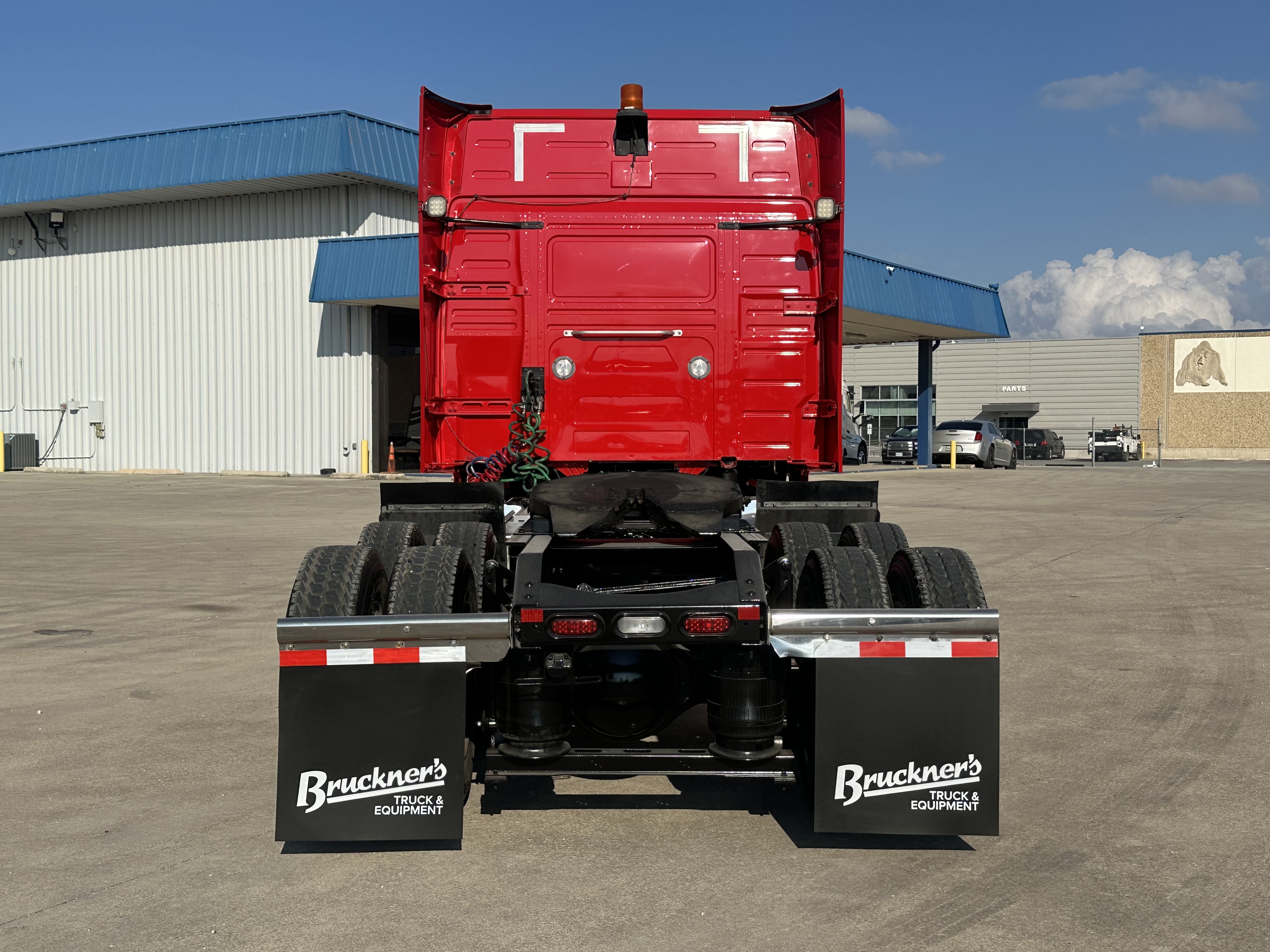 2021 Volvo - image 7