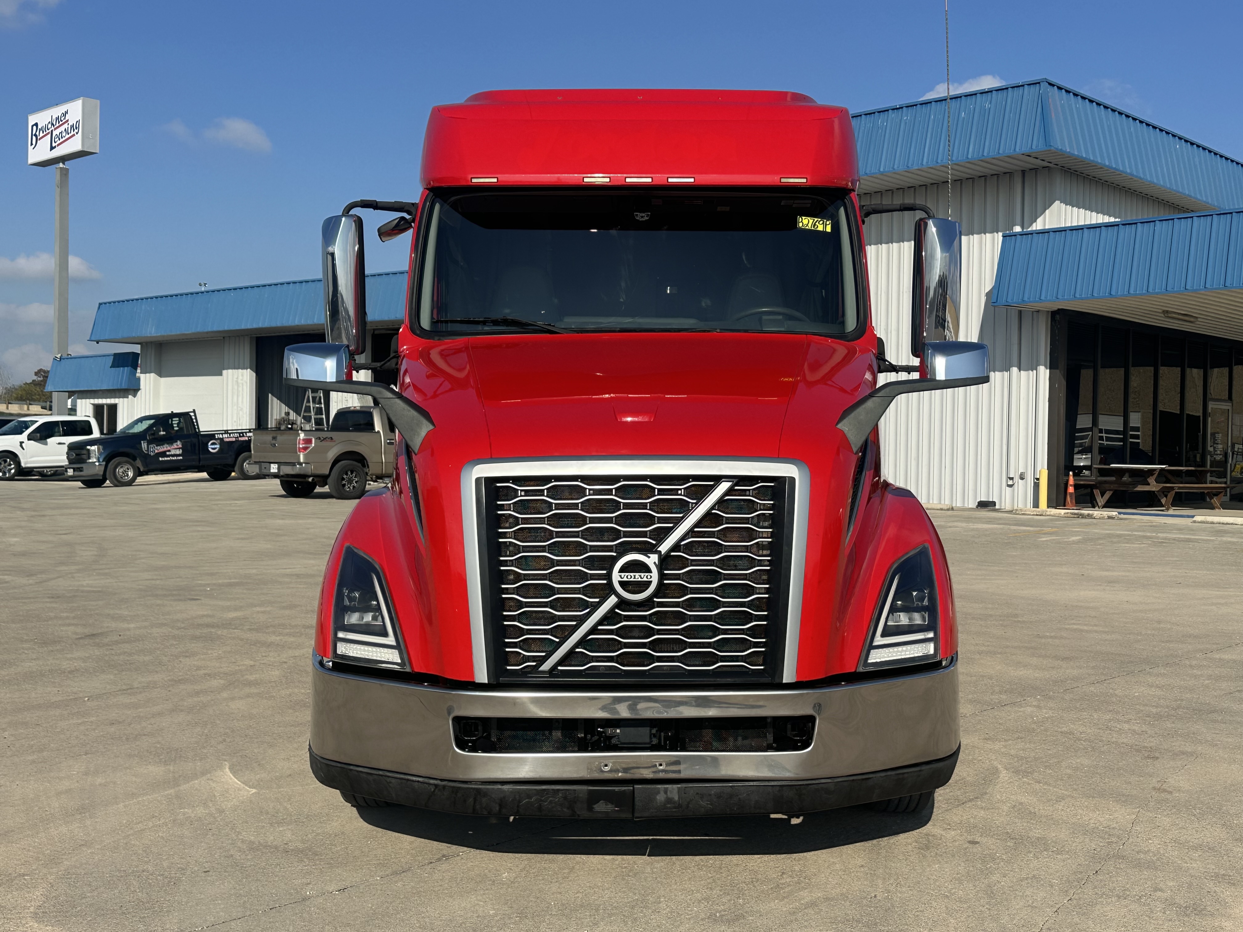 2021 Volvo - image 6