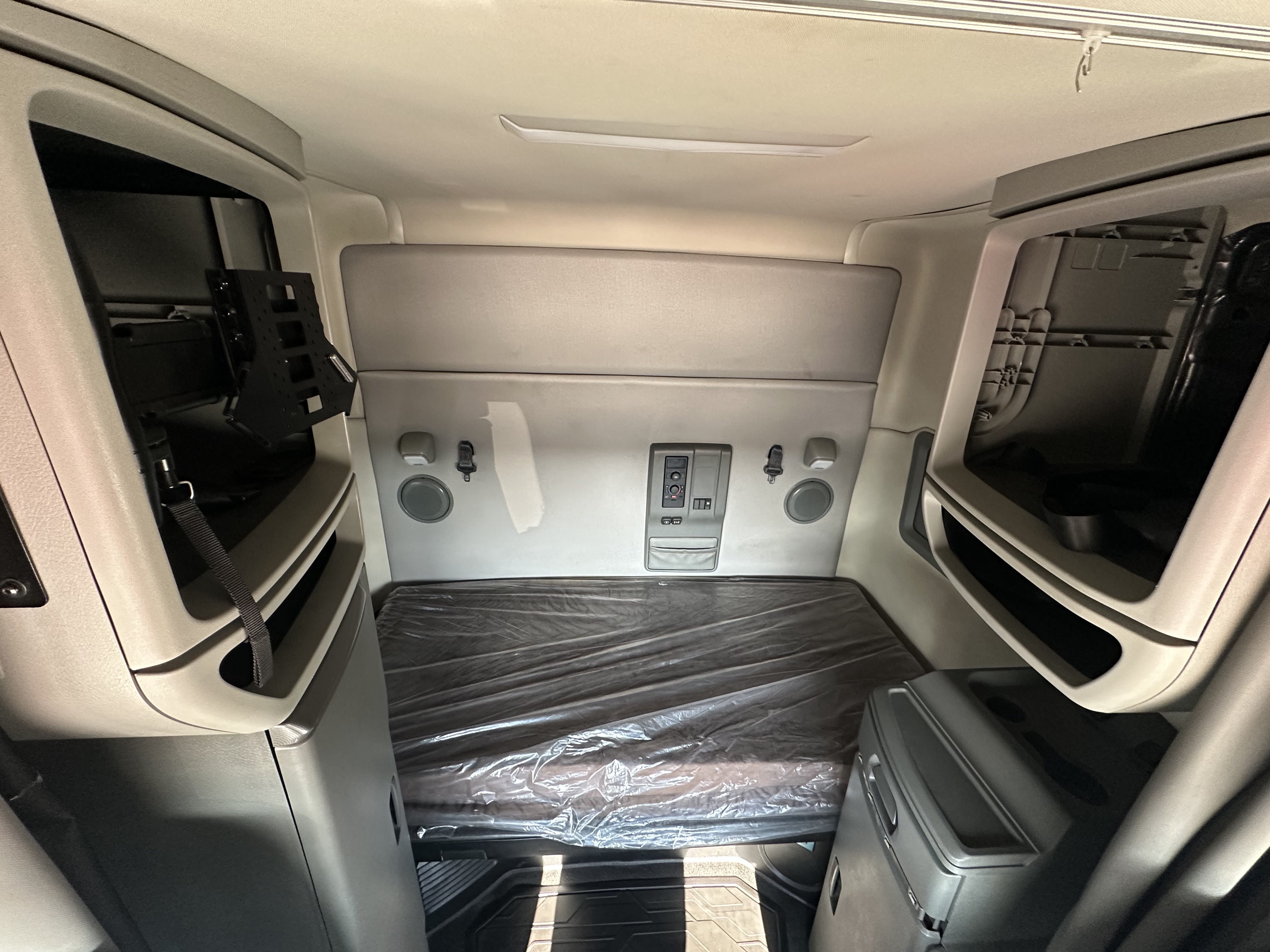 2021 Volvo - image 17