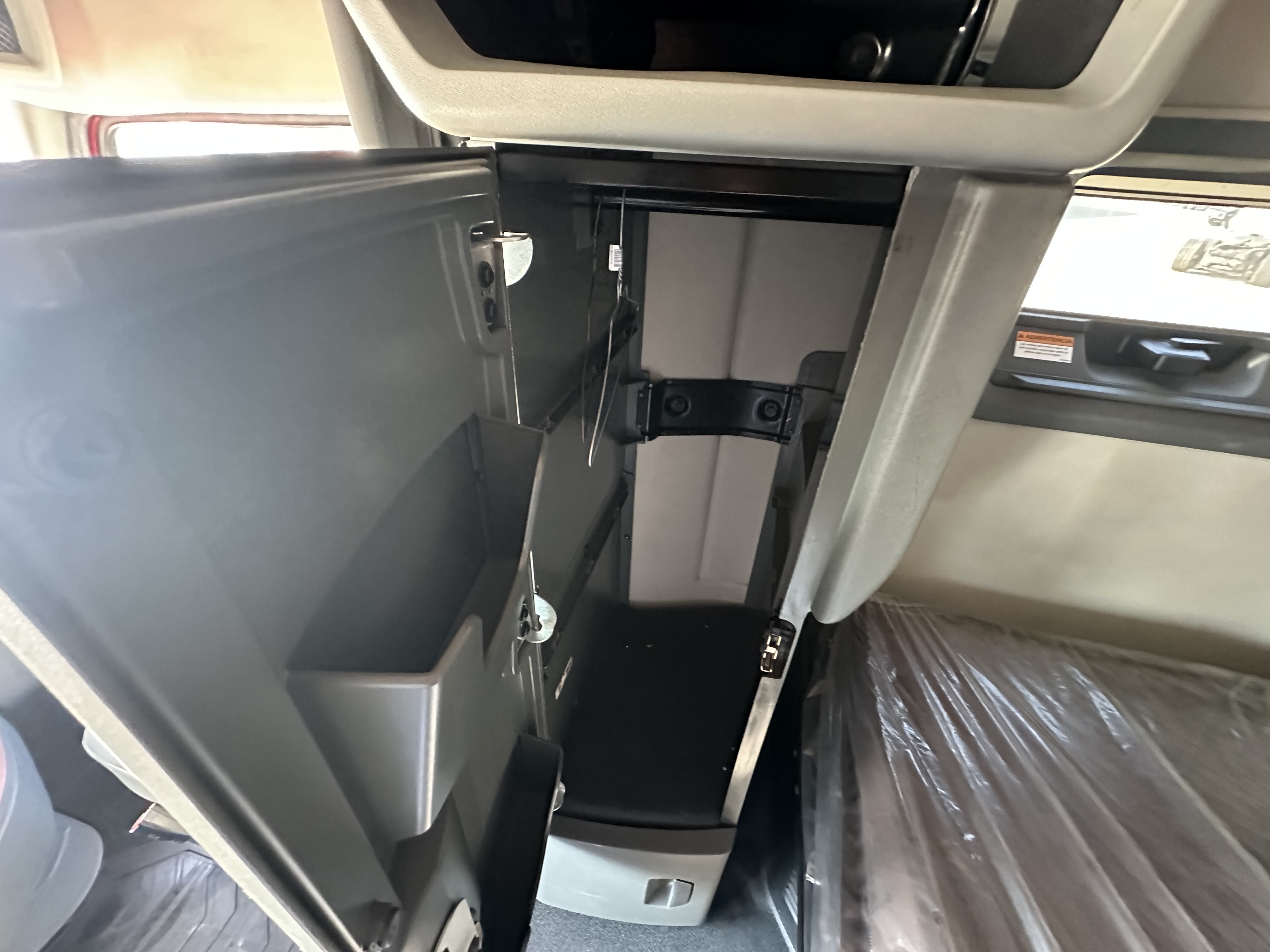 2021 Volvo - image 15