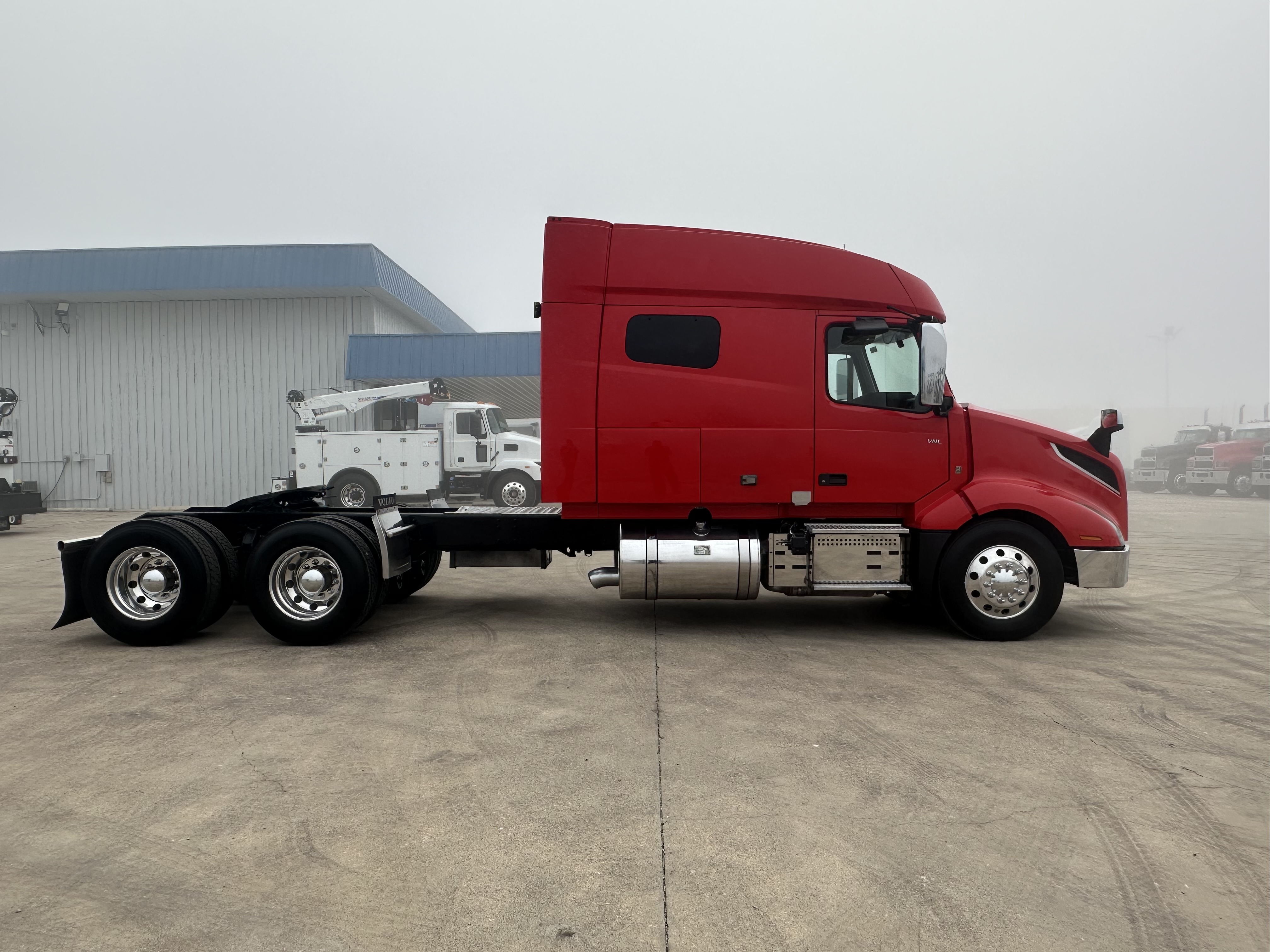 2022 Volvo - image 4