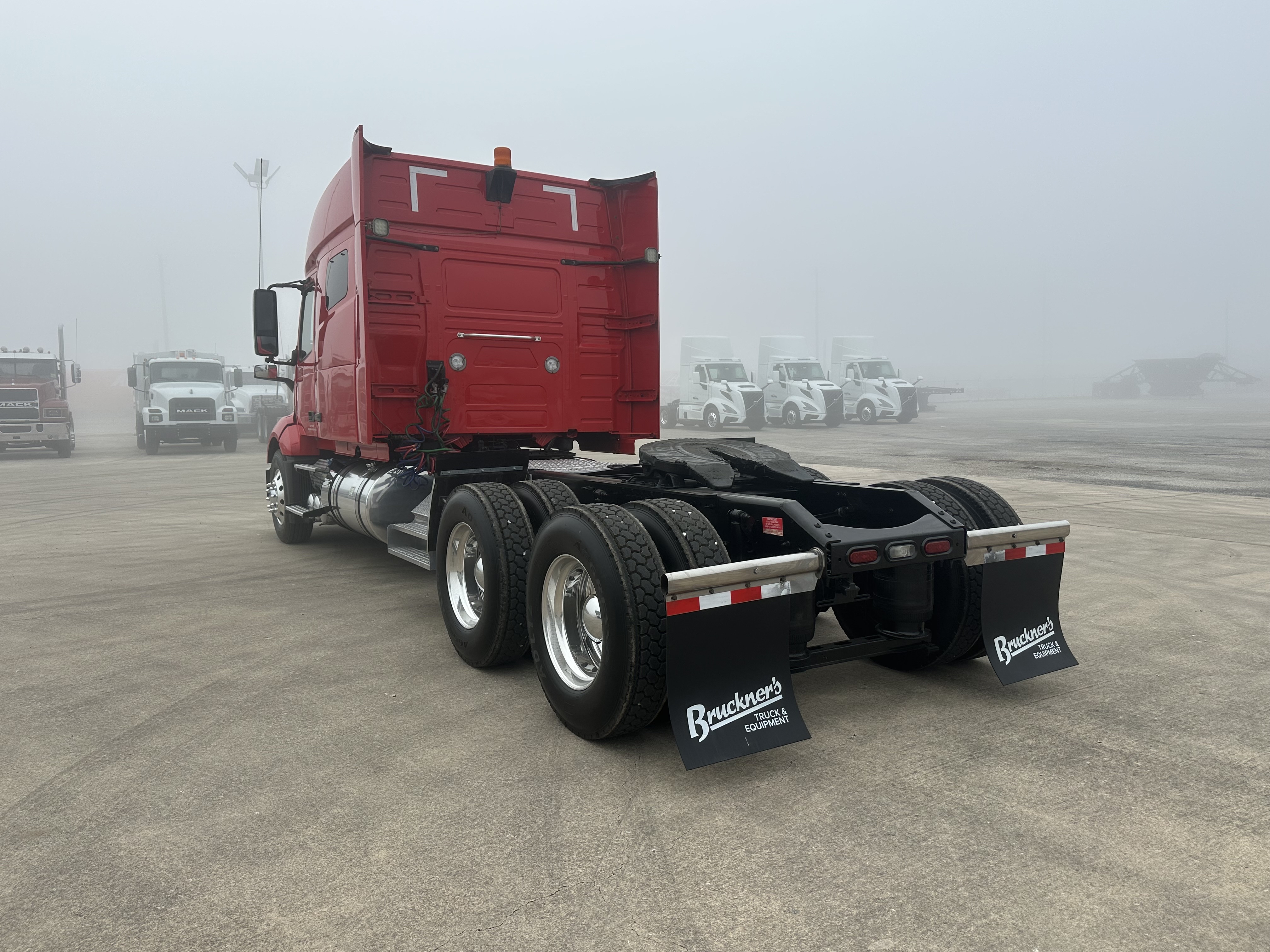 2022 Volvo - image 6