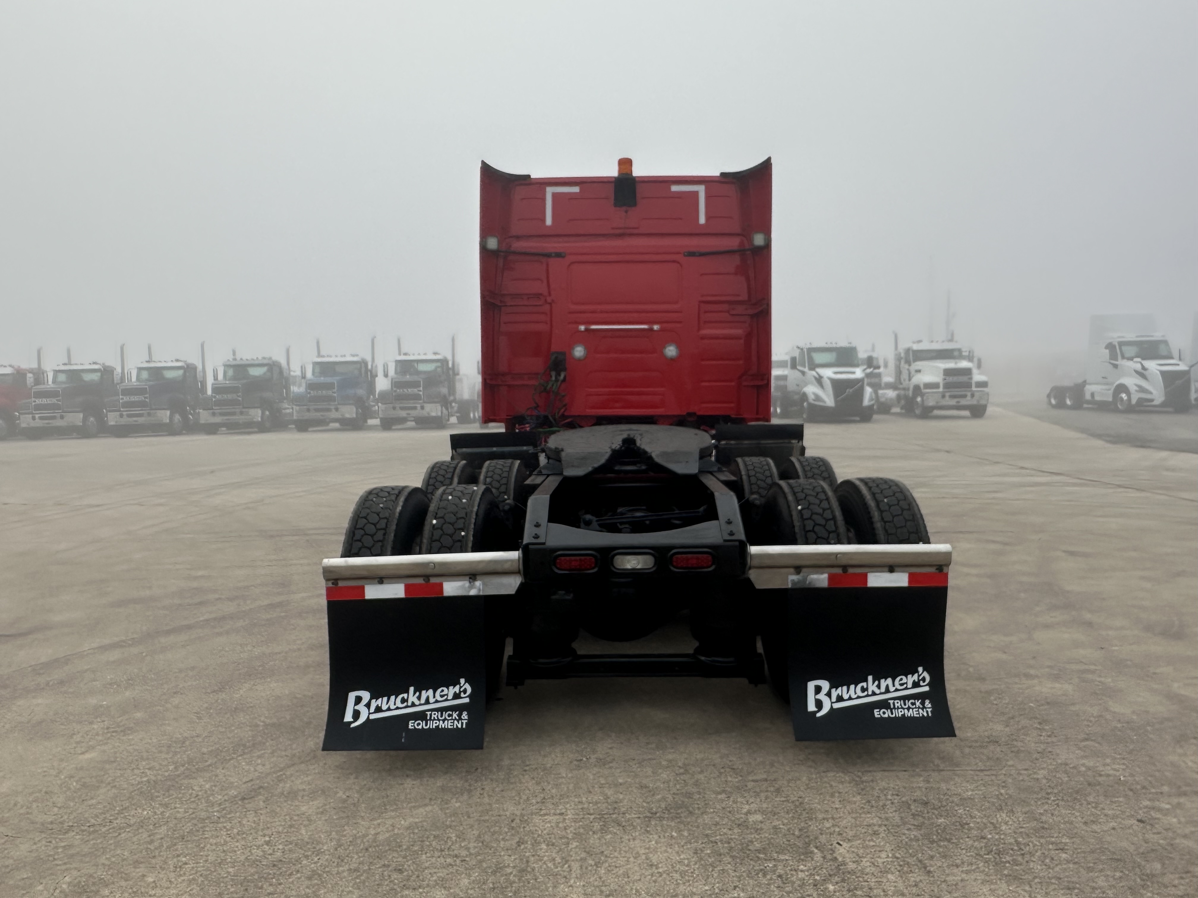 2022 Volvo - image 7