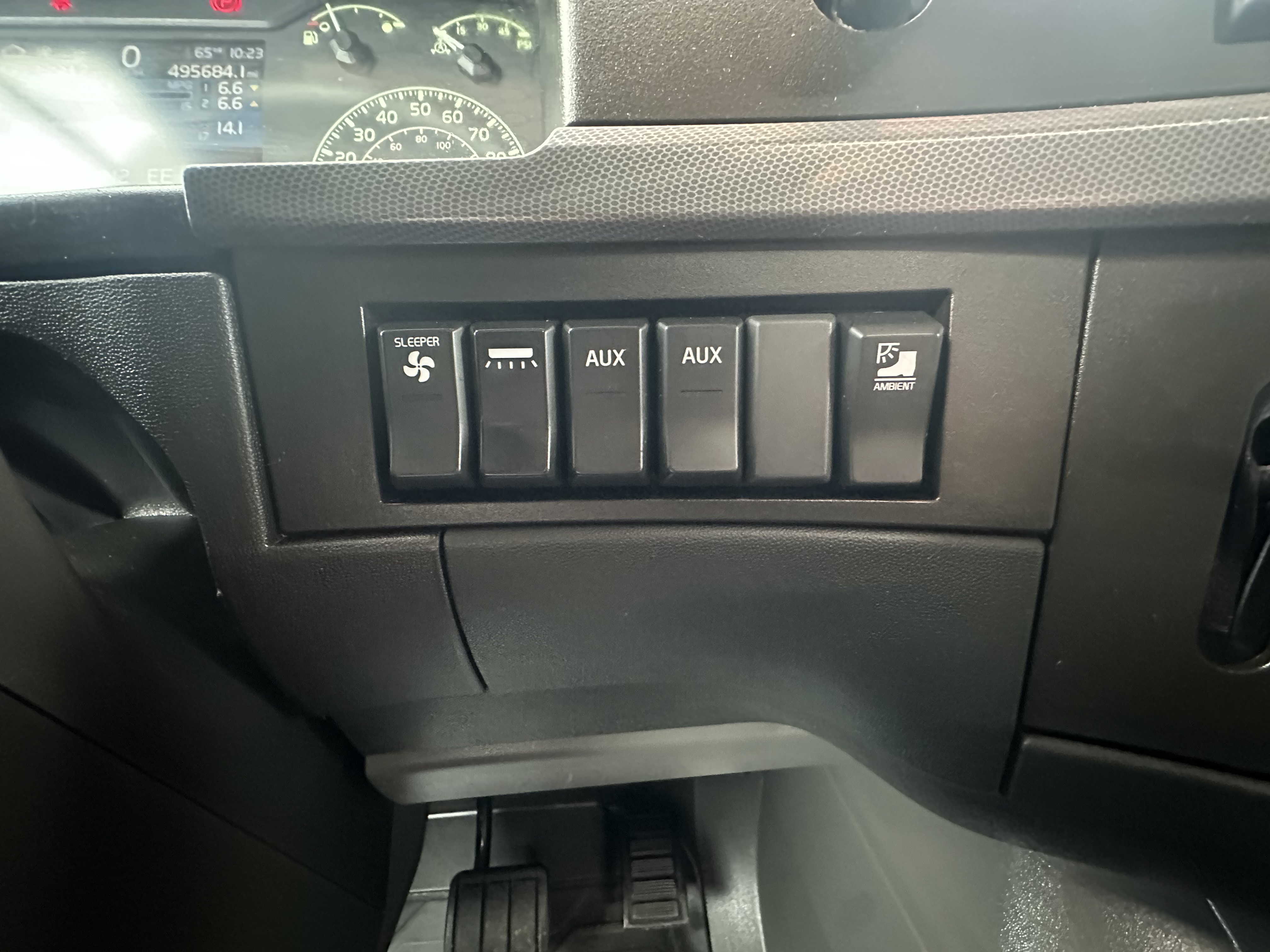 2022 Volvo - image 21