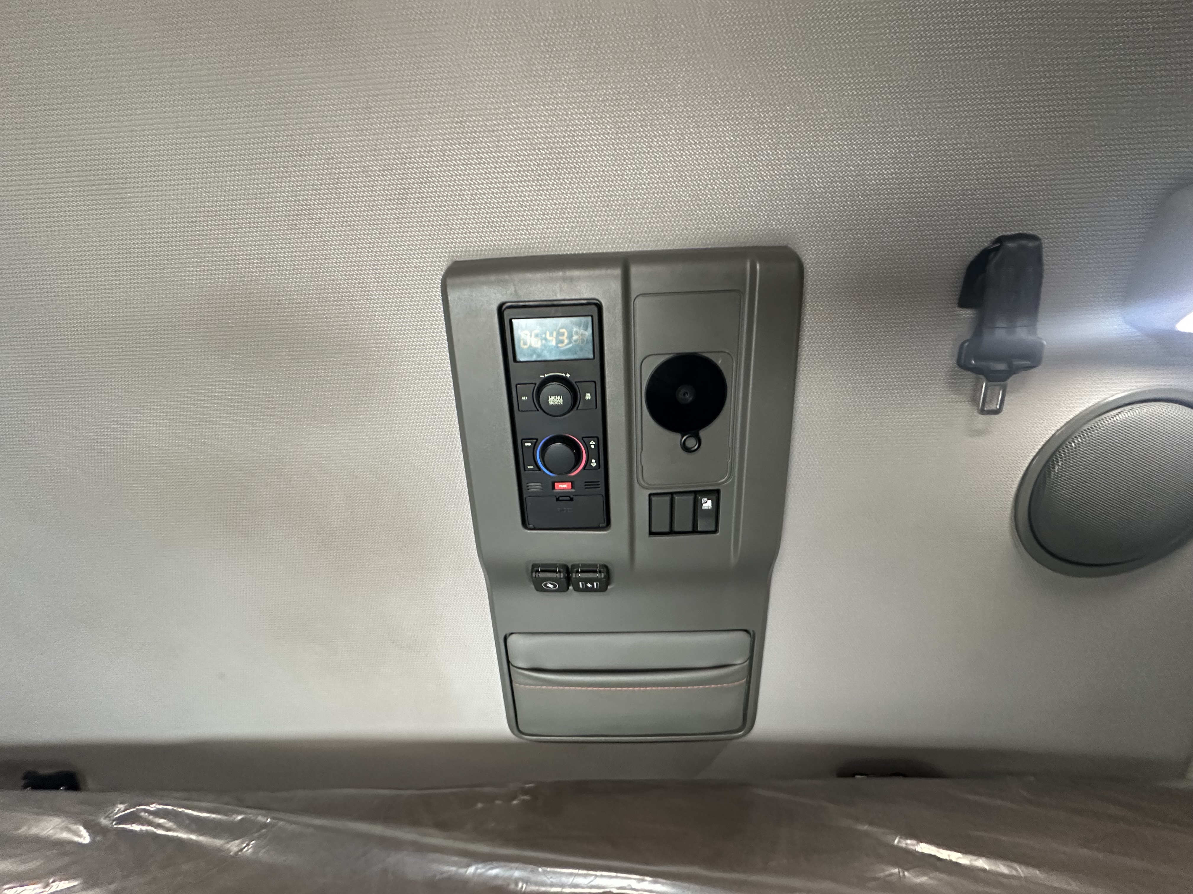 2022 Volvo - image 17