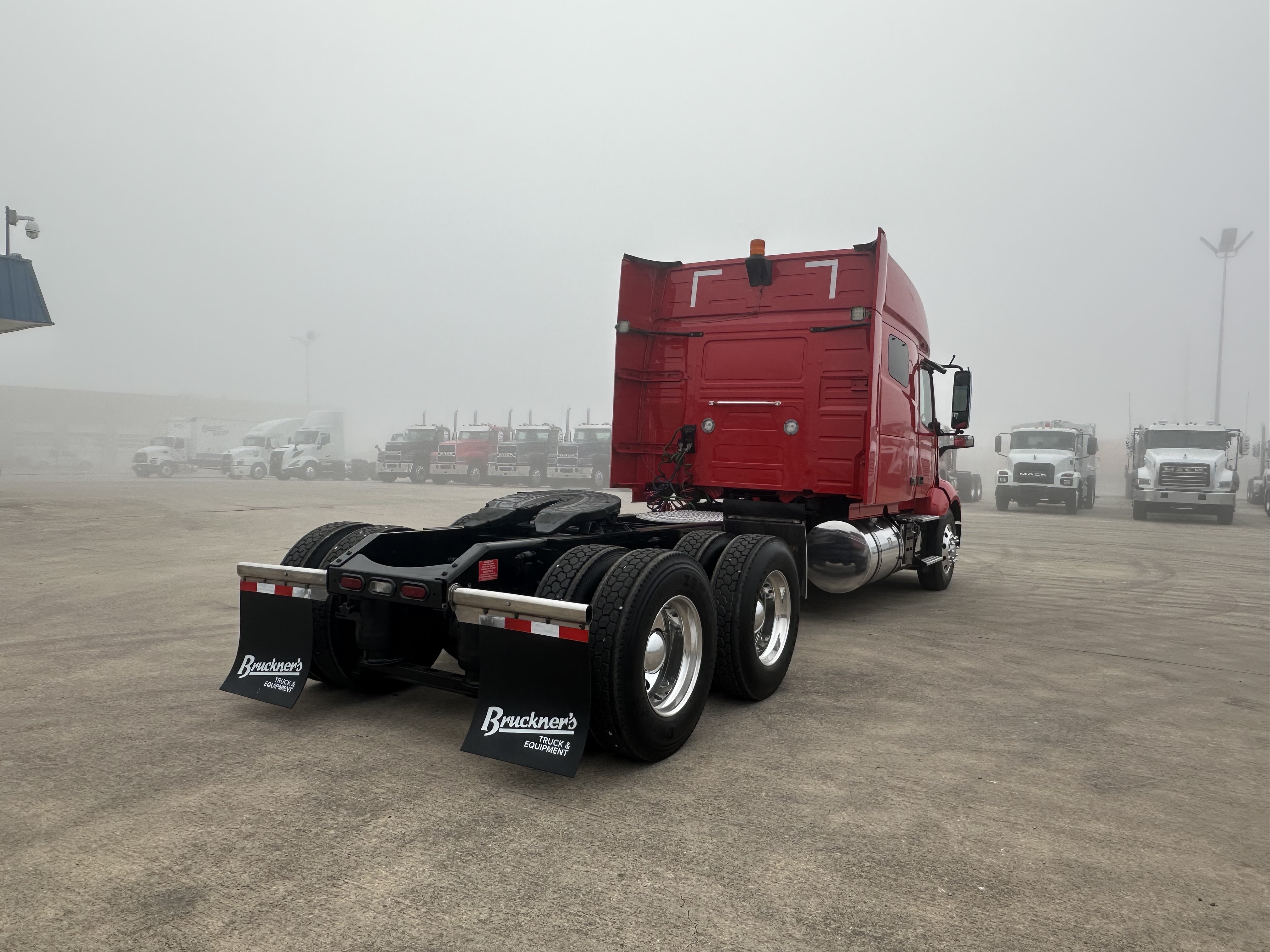 2022 Volvo - image 8