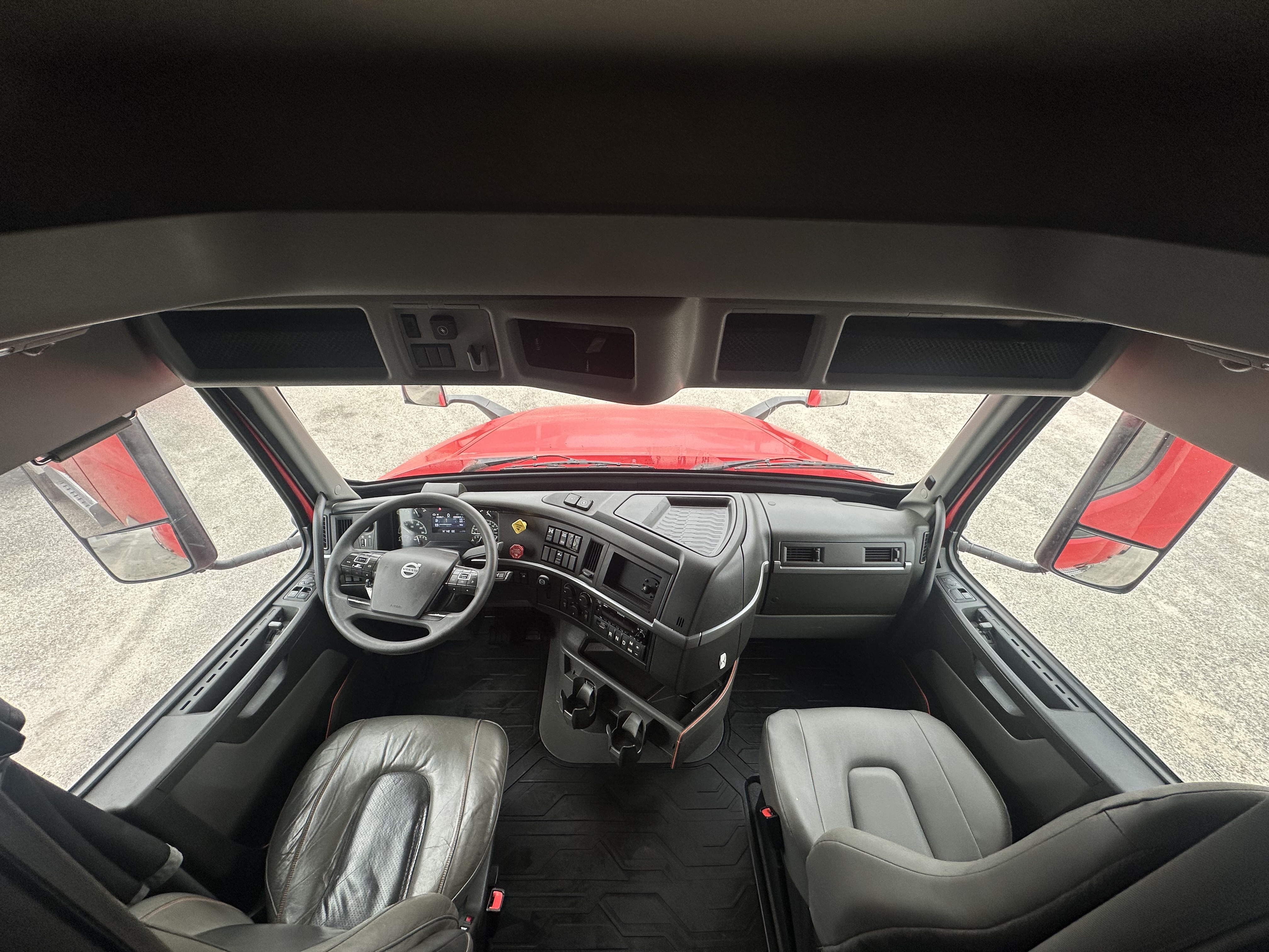 2022 Volvo - image 15