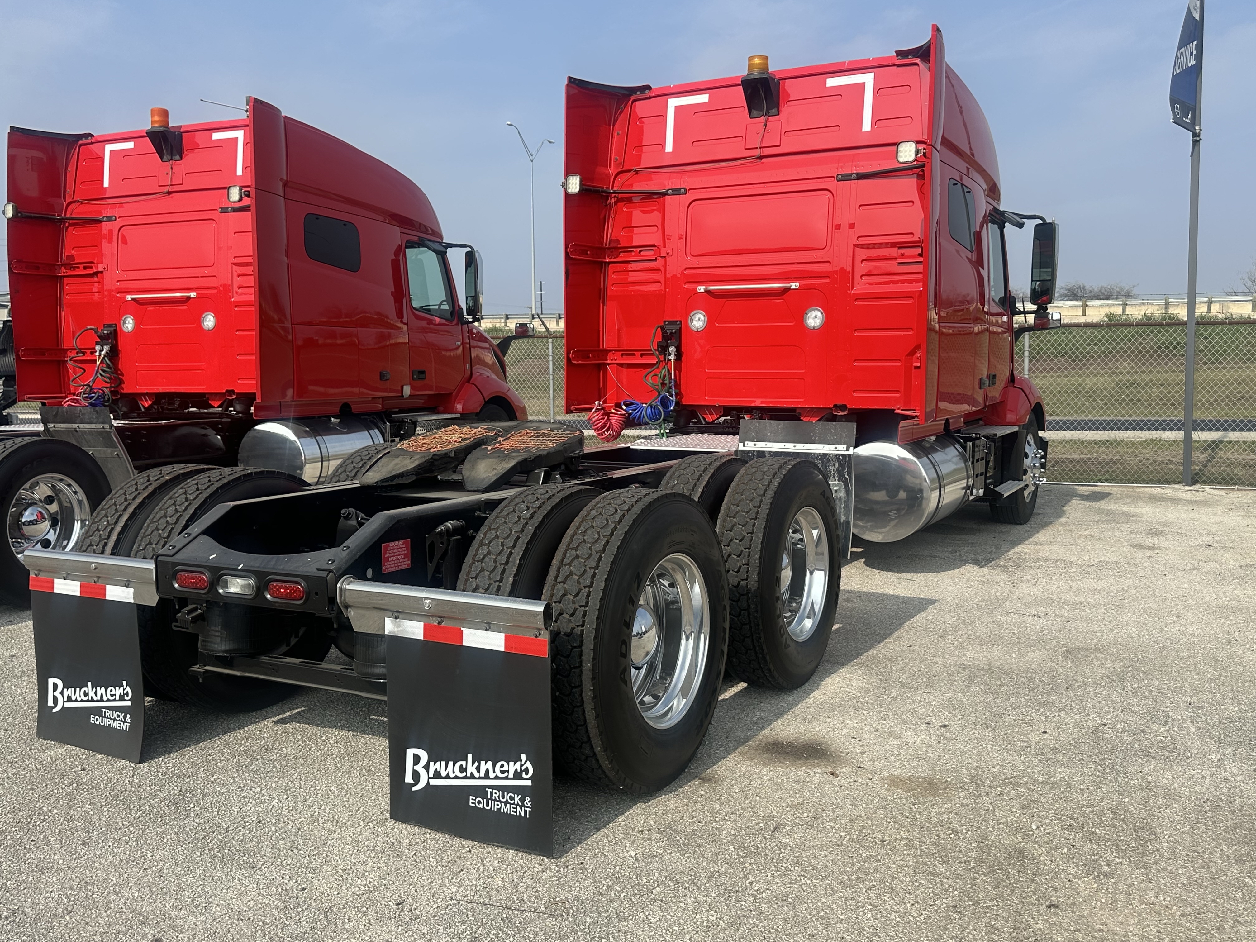 2022 Volvo - image 7