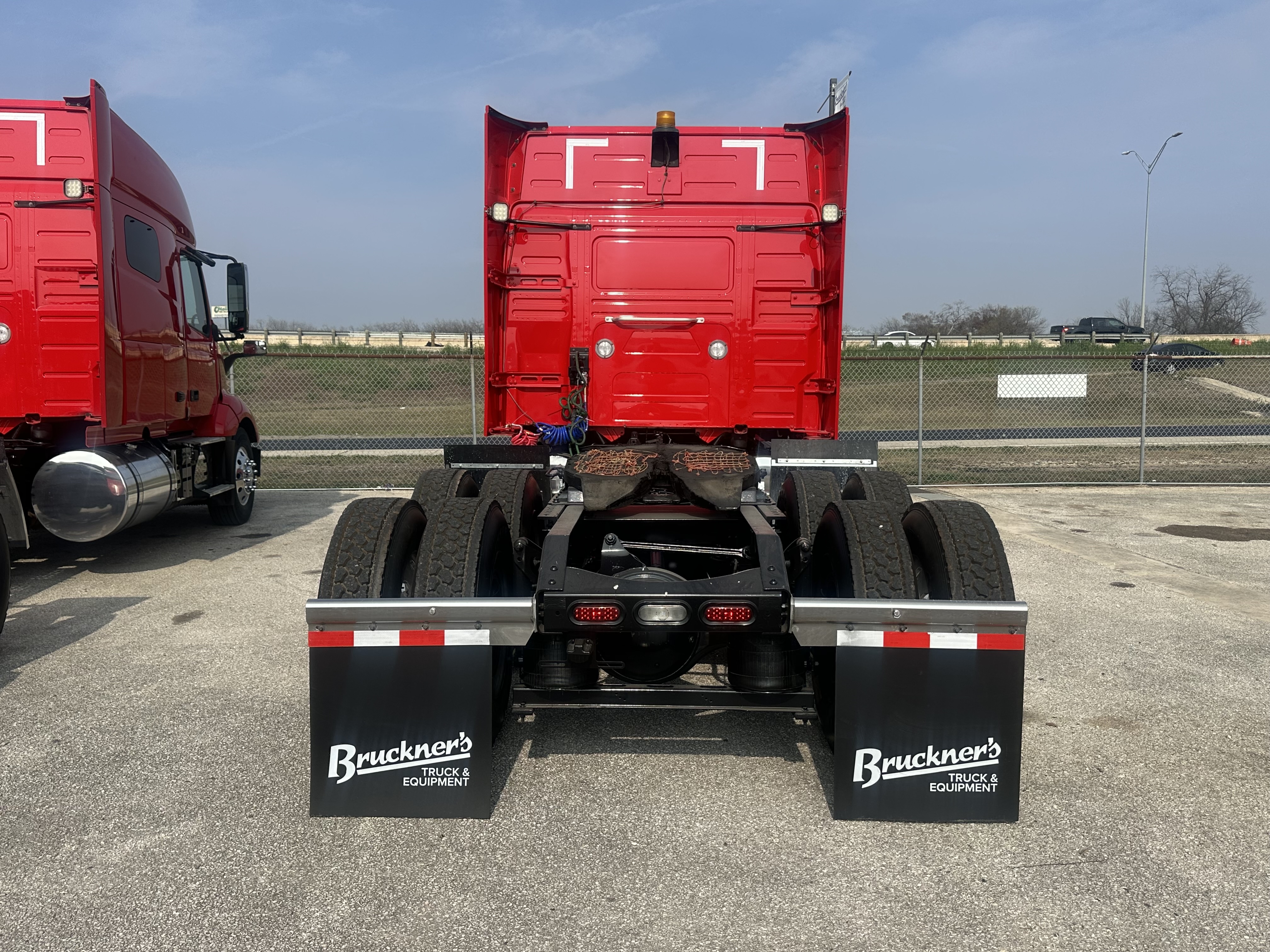 2022 Volvo - image 6