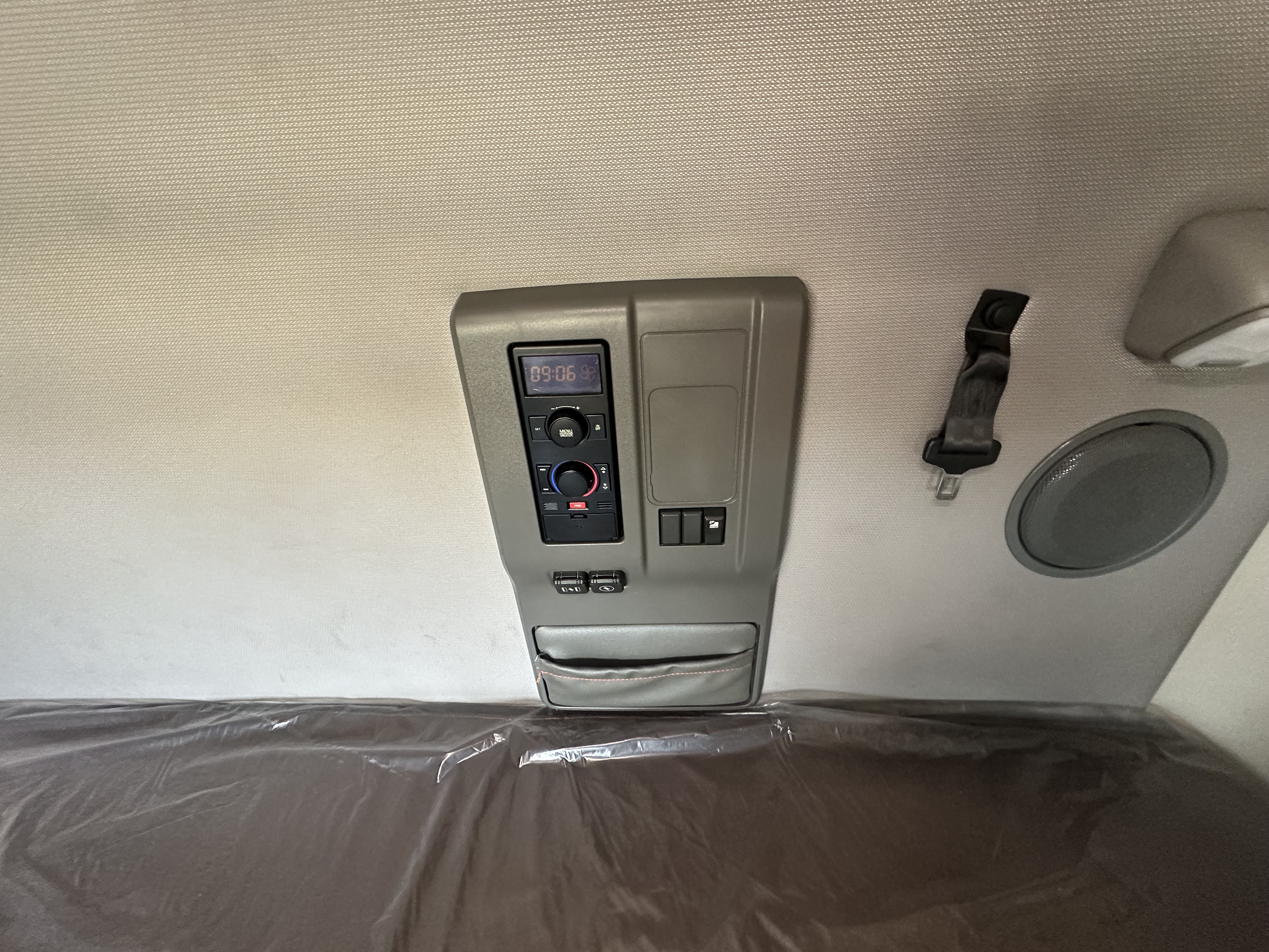 2022 Volvo - image 16