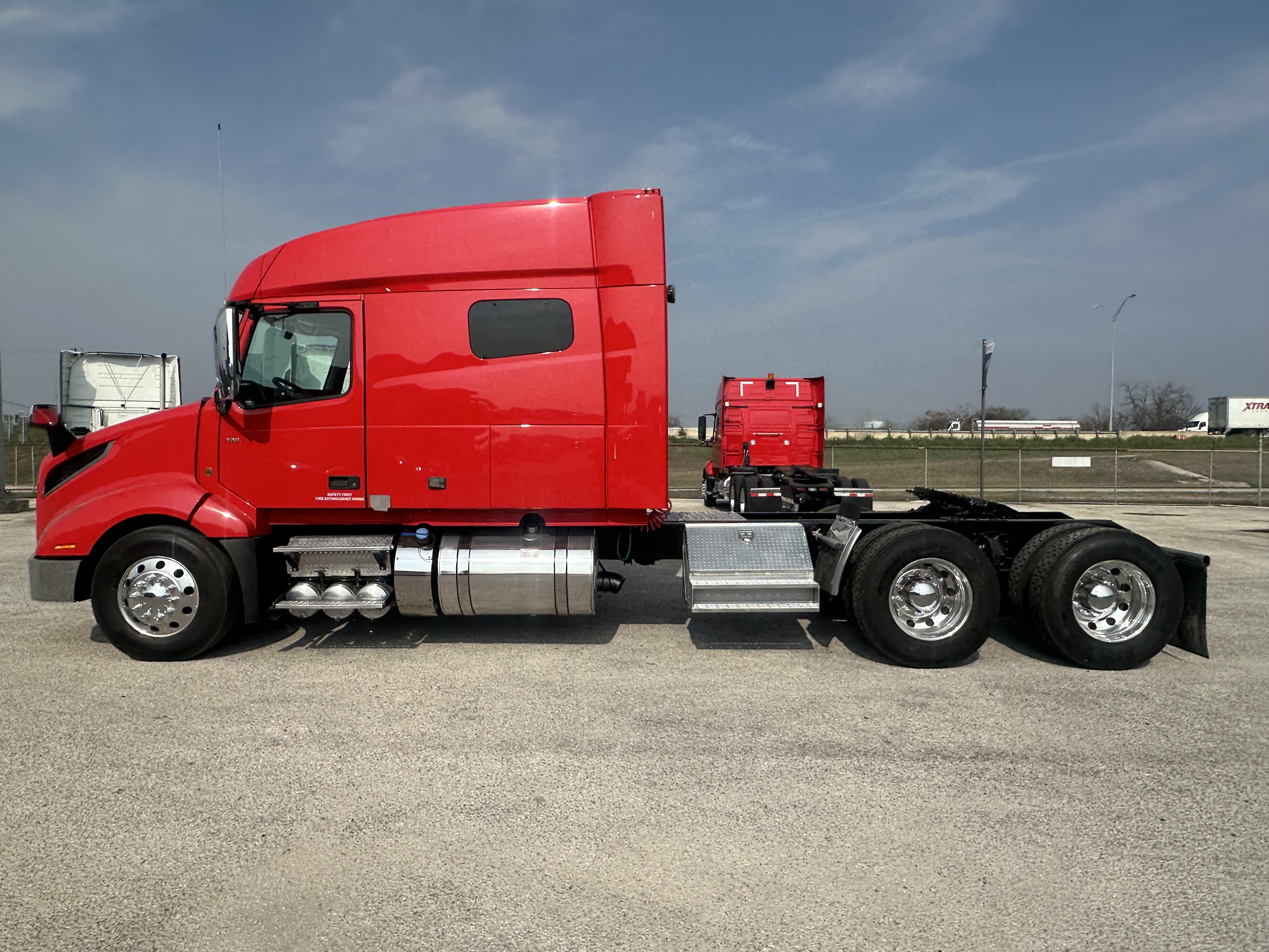 2022 Volvo - image 5