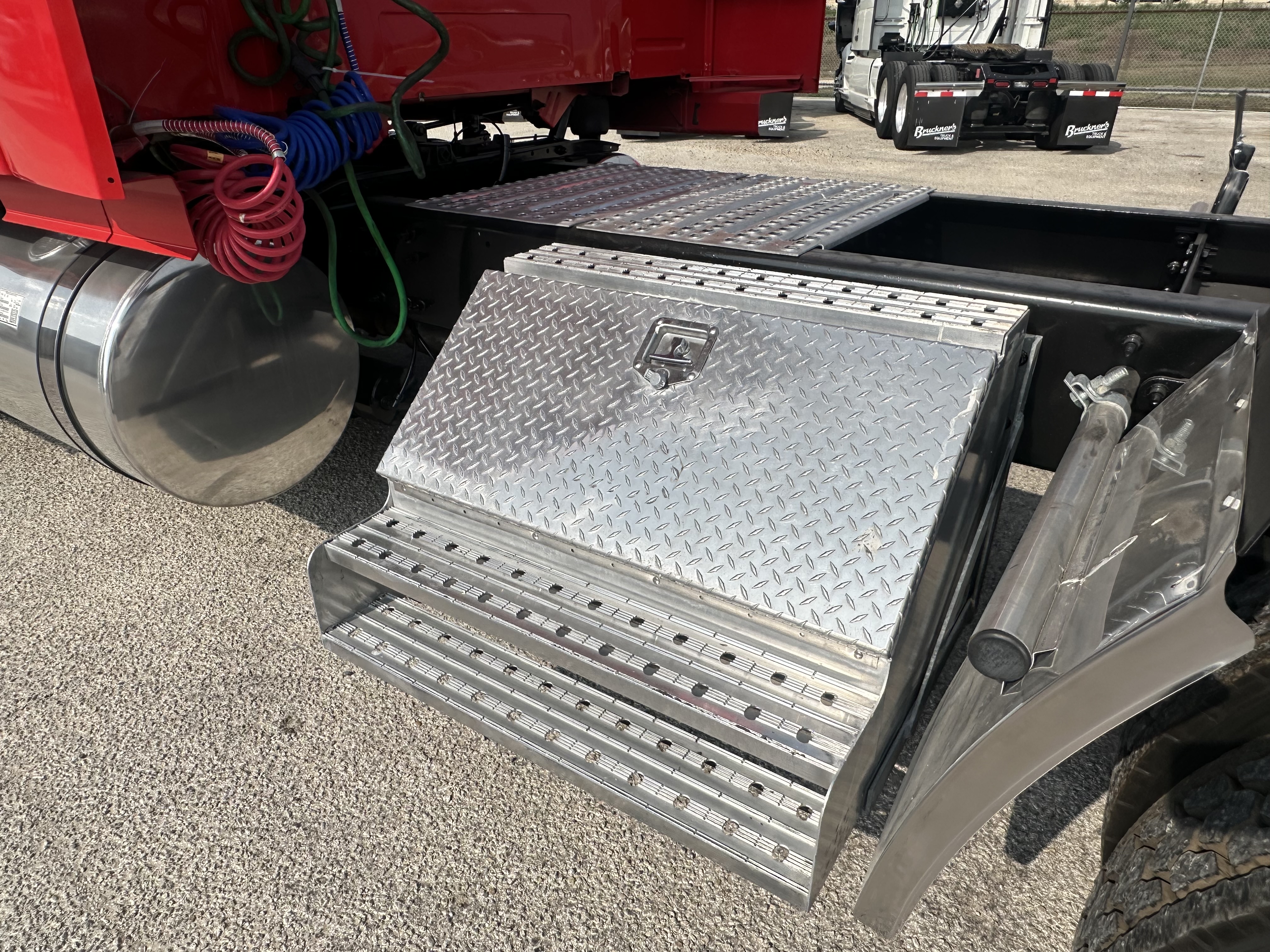 2022 Volvo - image 9