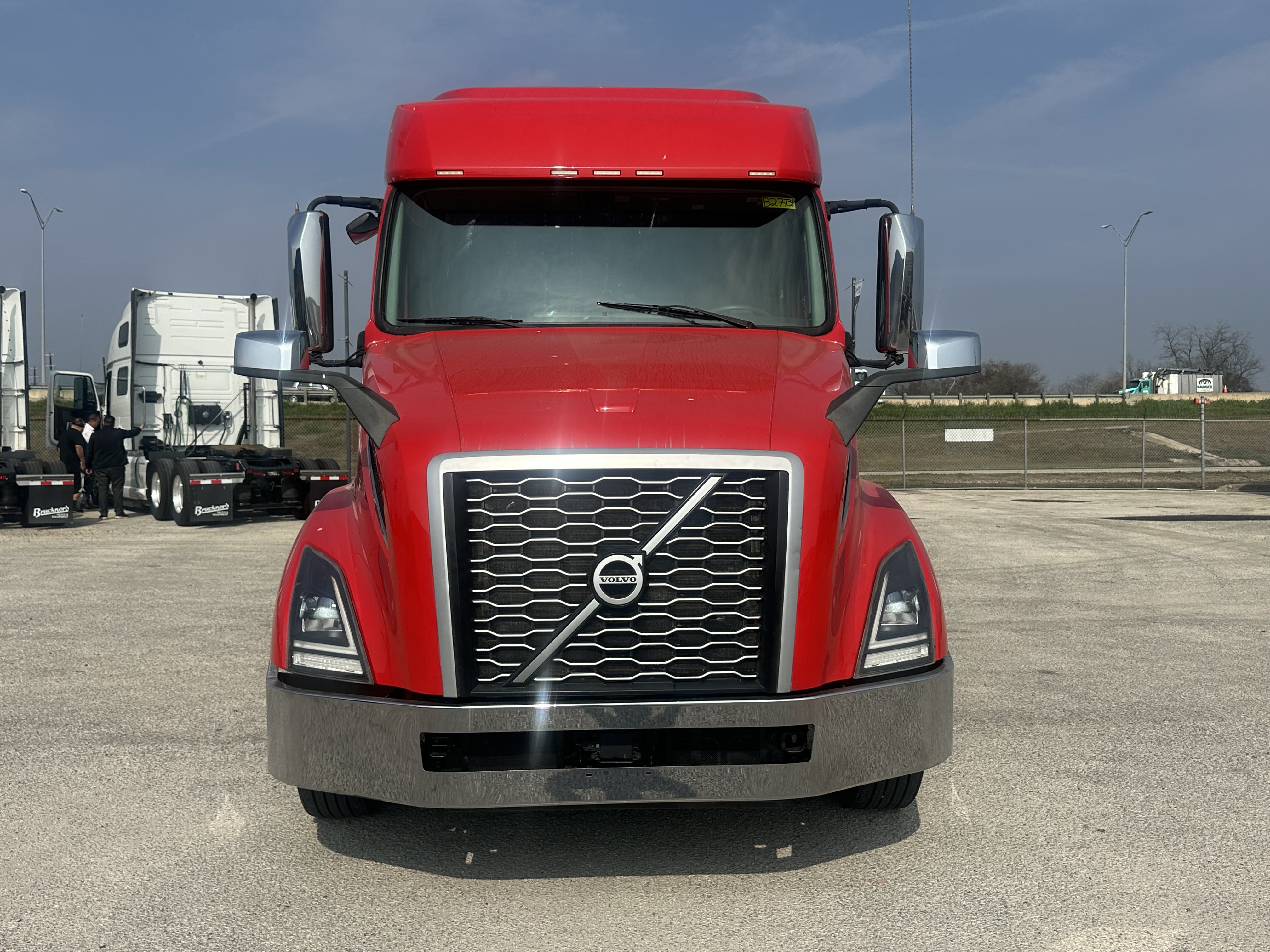 2022 Volvo - image 2