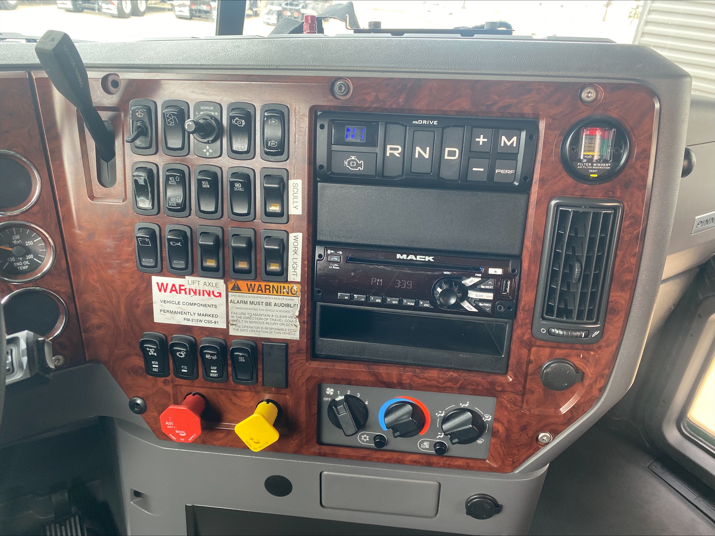 2018 Mack - image 18