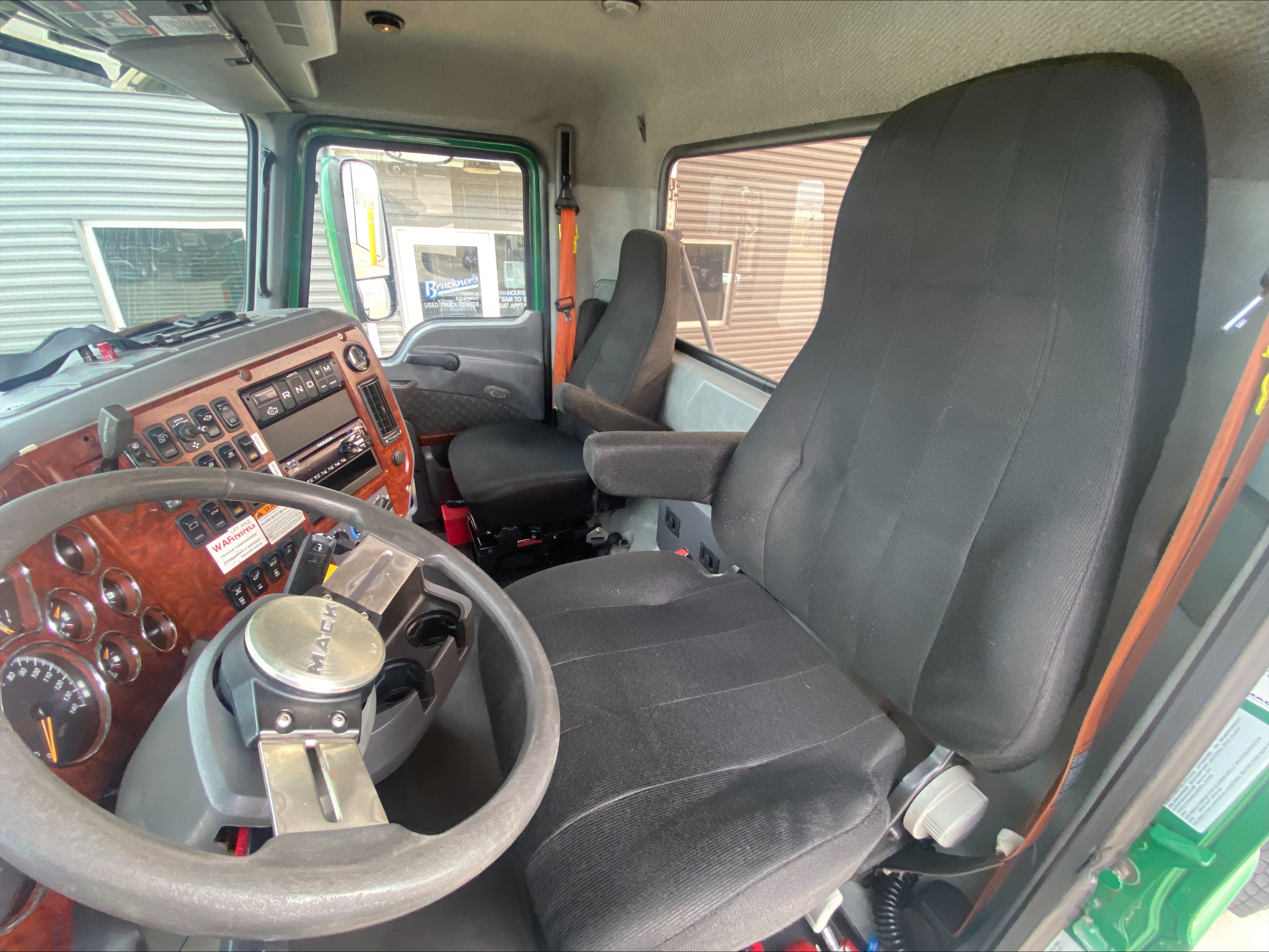 2018 Mack - image 13