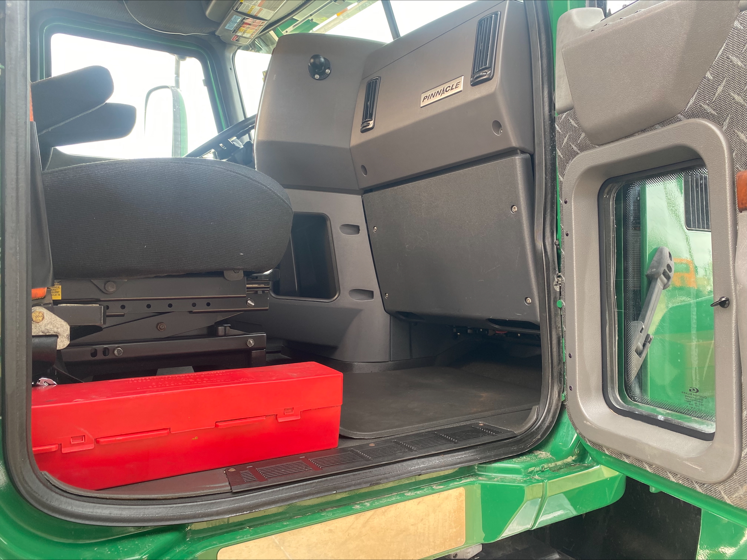 2018 Mack - image 14