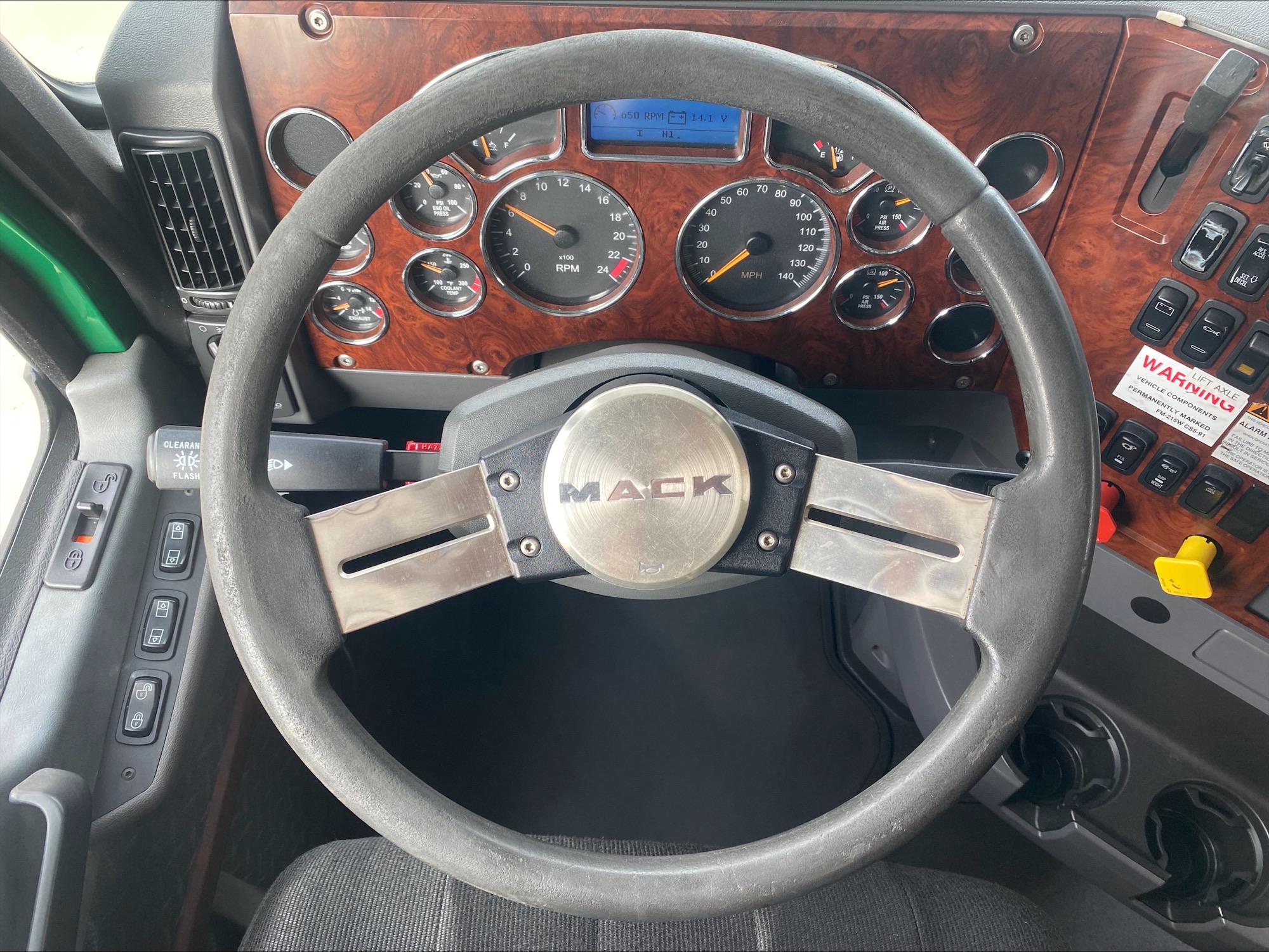 2018 Mack - image 17