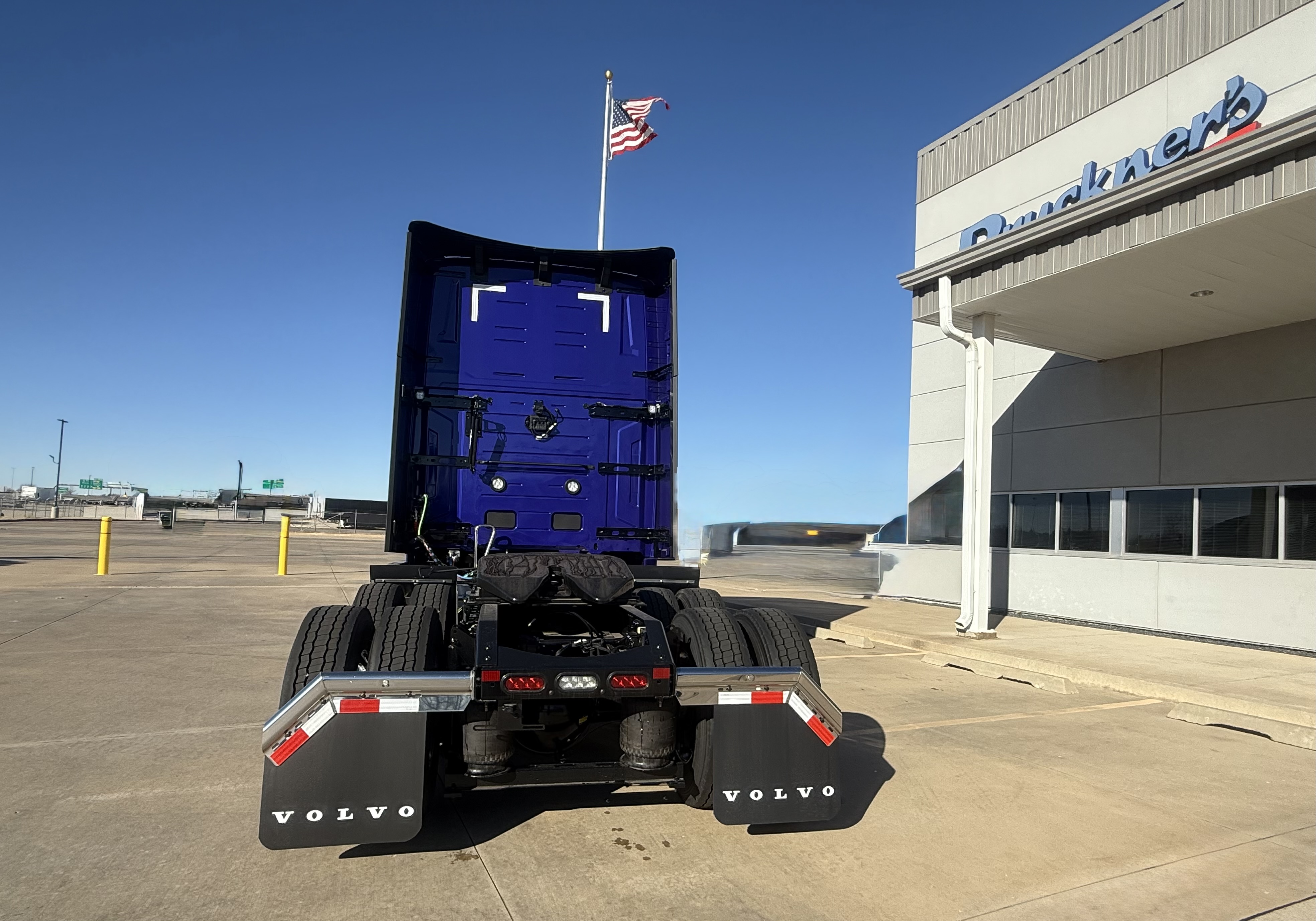 2026 Volvo - image 5