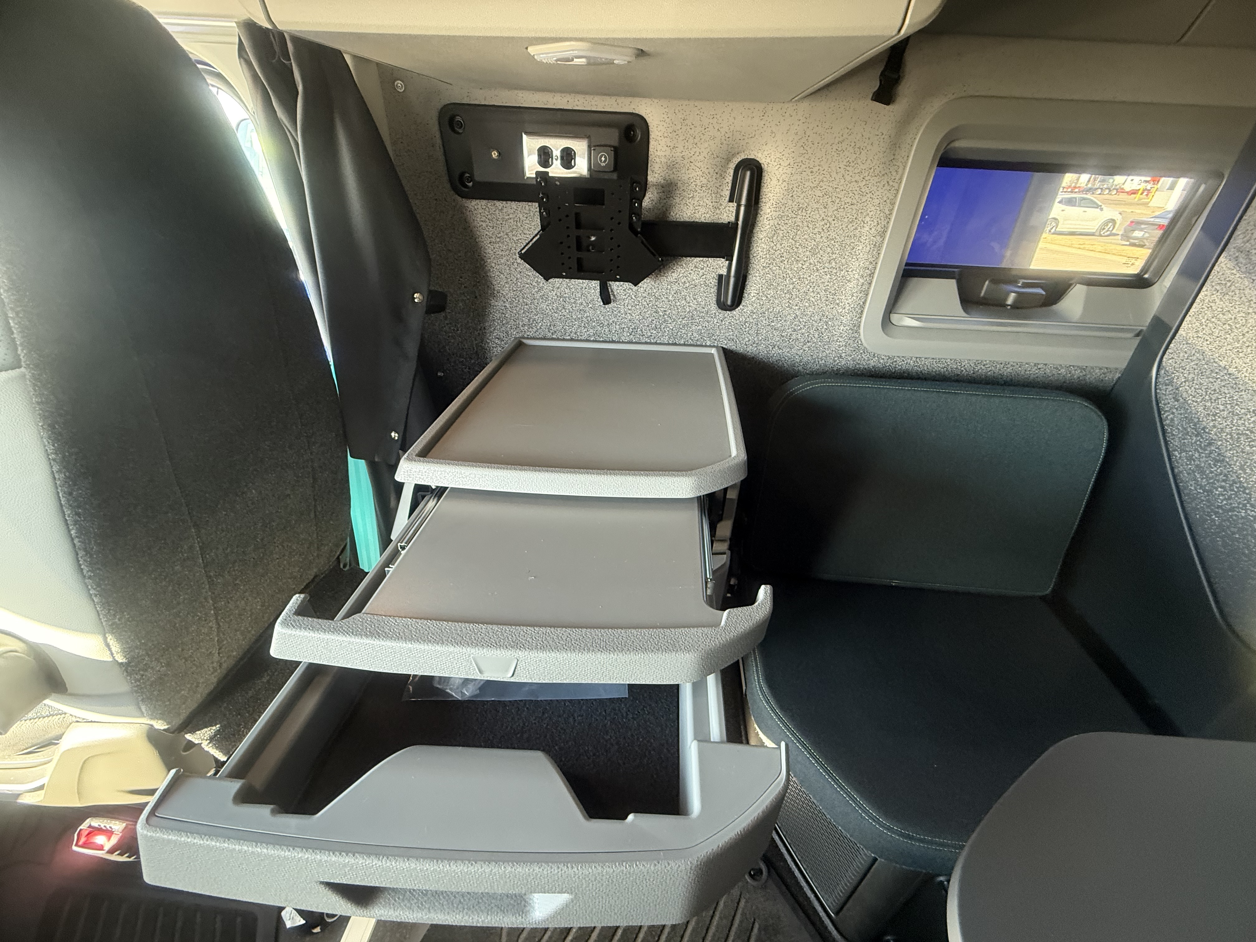 2026 Volvo - image 19