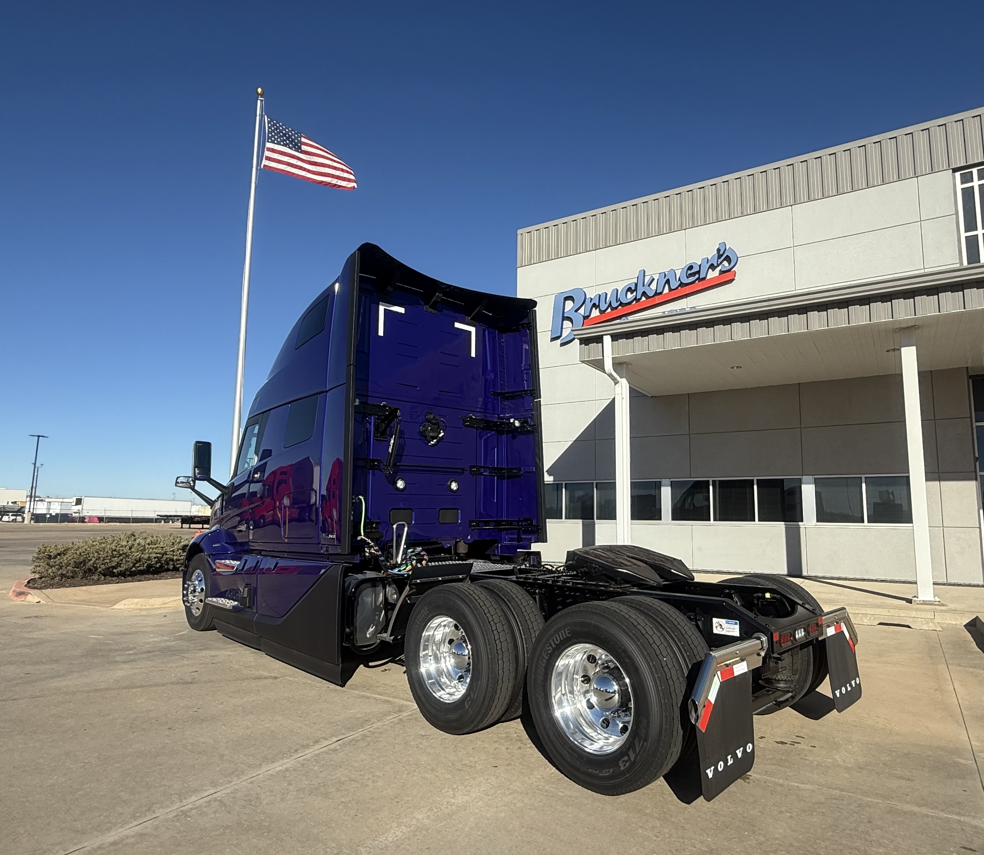 2026 Volvo - image 4