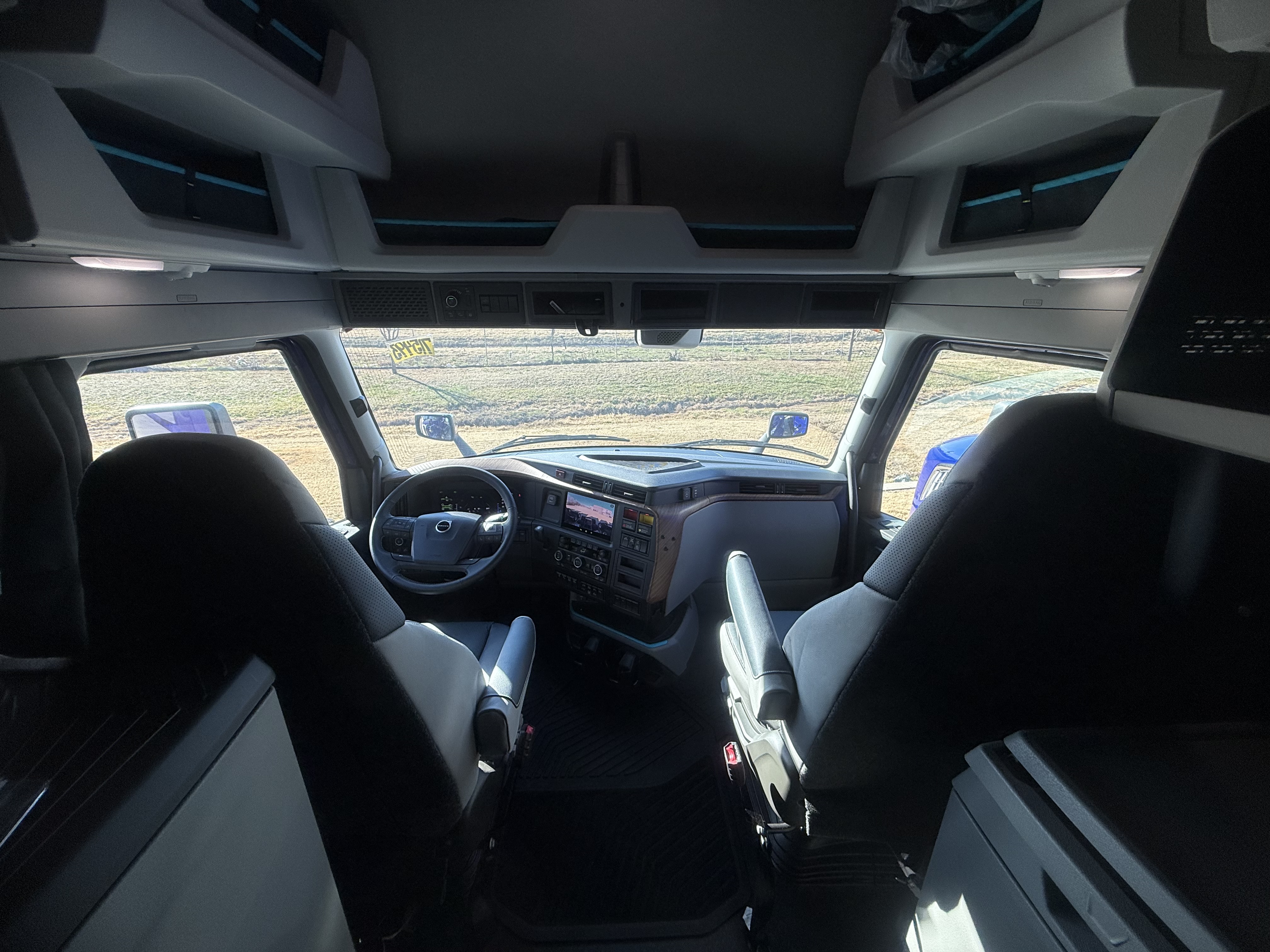 2026 Volvo - image 15