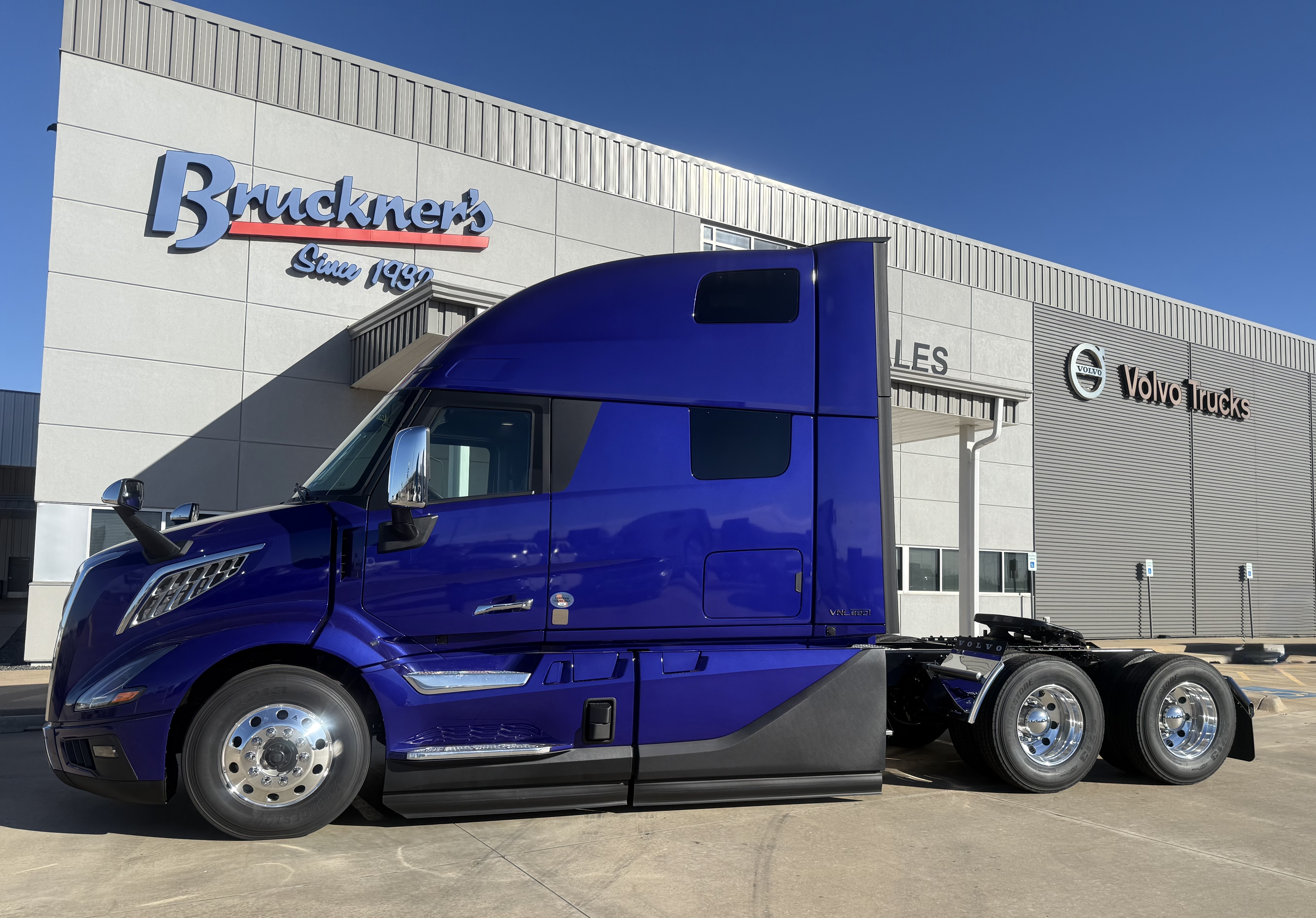 2026 Volvo - image 3